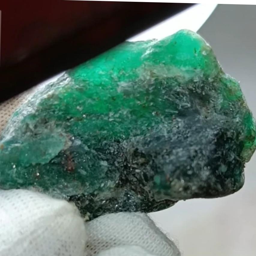 سنگ راف زمرد زامبیا اصل معدنی و تضمینی