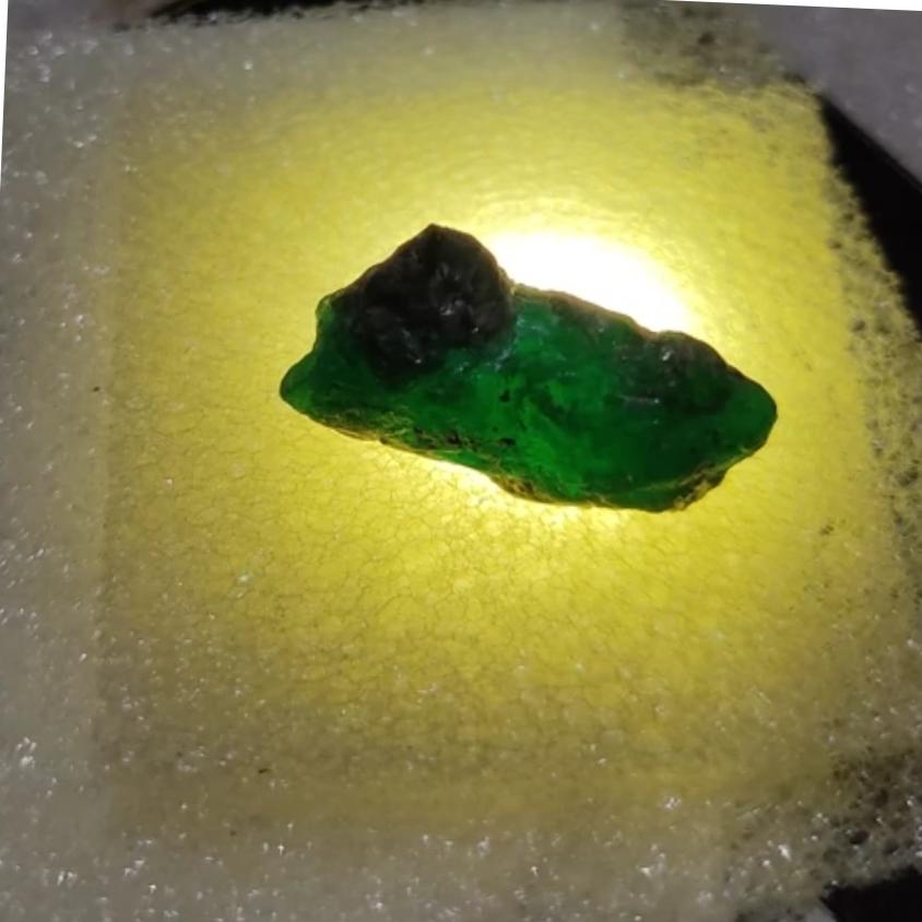 سنگ راف زمرد زامبیا اصل معدنی و تضمینی