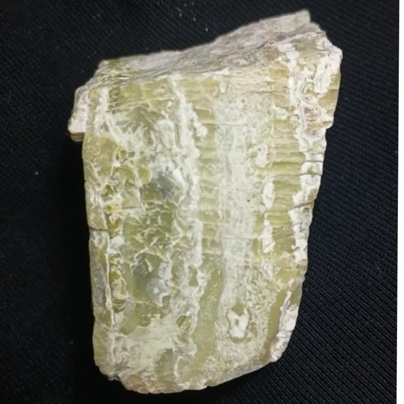 سنگ معدنی یشم سبز سایز 3 در 4 در 2.5 سانت