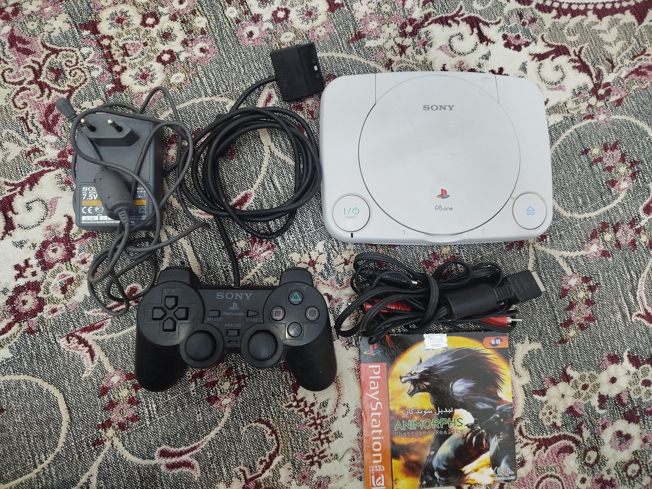 پلی وان سالم با یک دسته وبازی