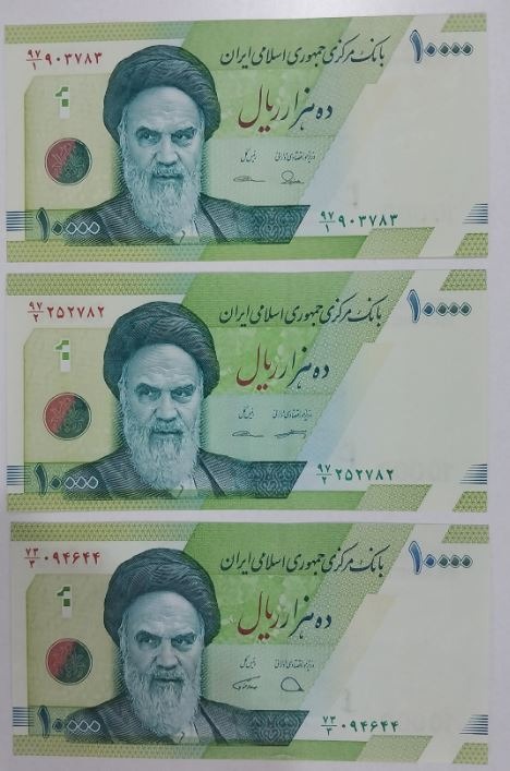 هزار تومانی حافظ با امضاهای متفاوت