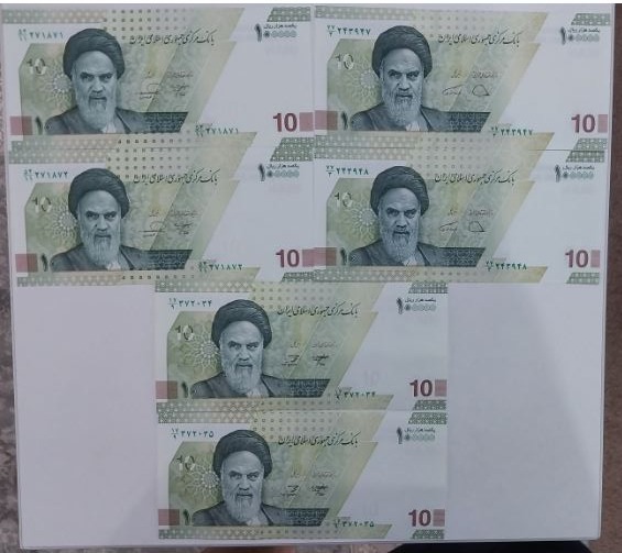 سه جفت اسکناس 10 هزار تومانی با امضاهای متفاوت