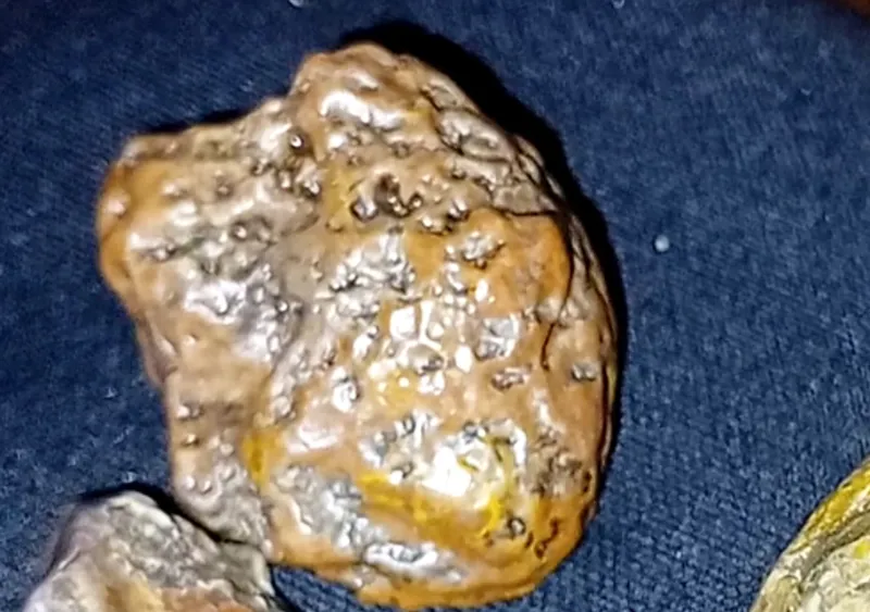 سنگ زیبا و خوشرنگ