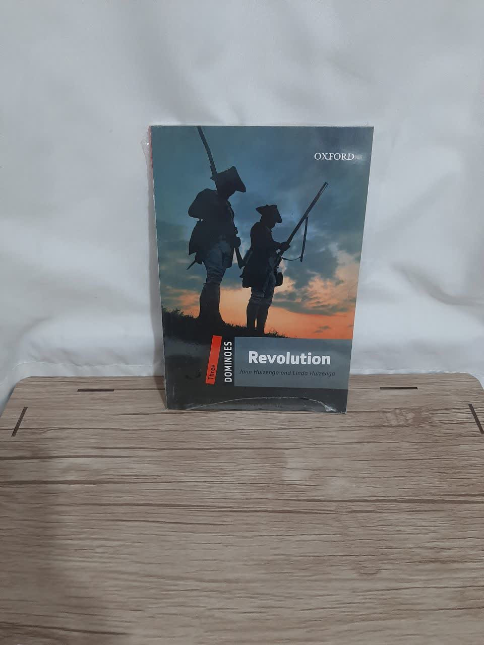 داستان انگلیسی نو، وکیوم با سی دی Revolution