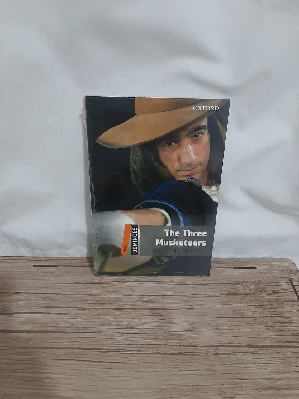 داستان انگلیسی نو، وکیوم با سی دی Three Musketeers