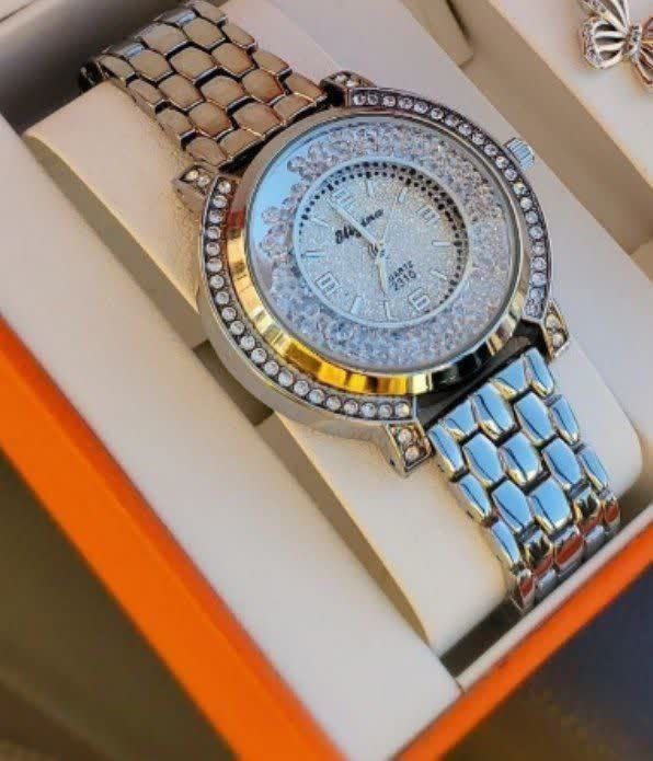 ساعت شیک و خاص نگین دار