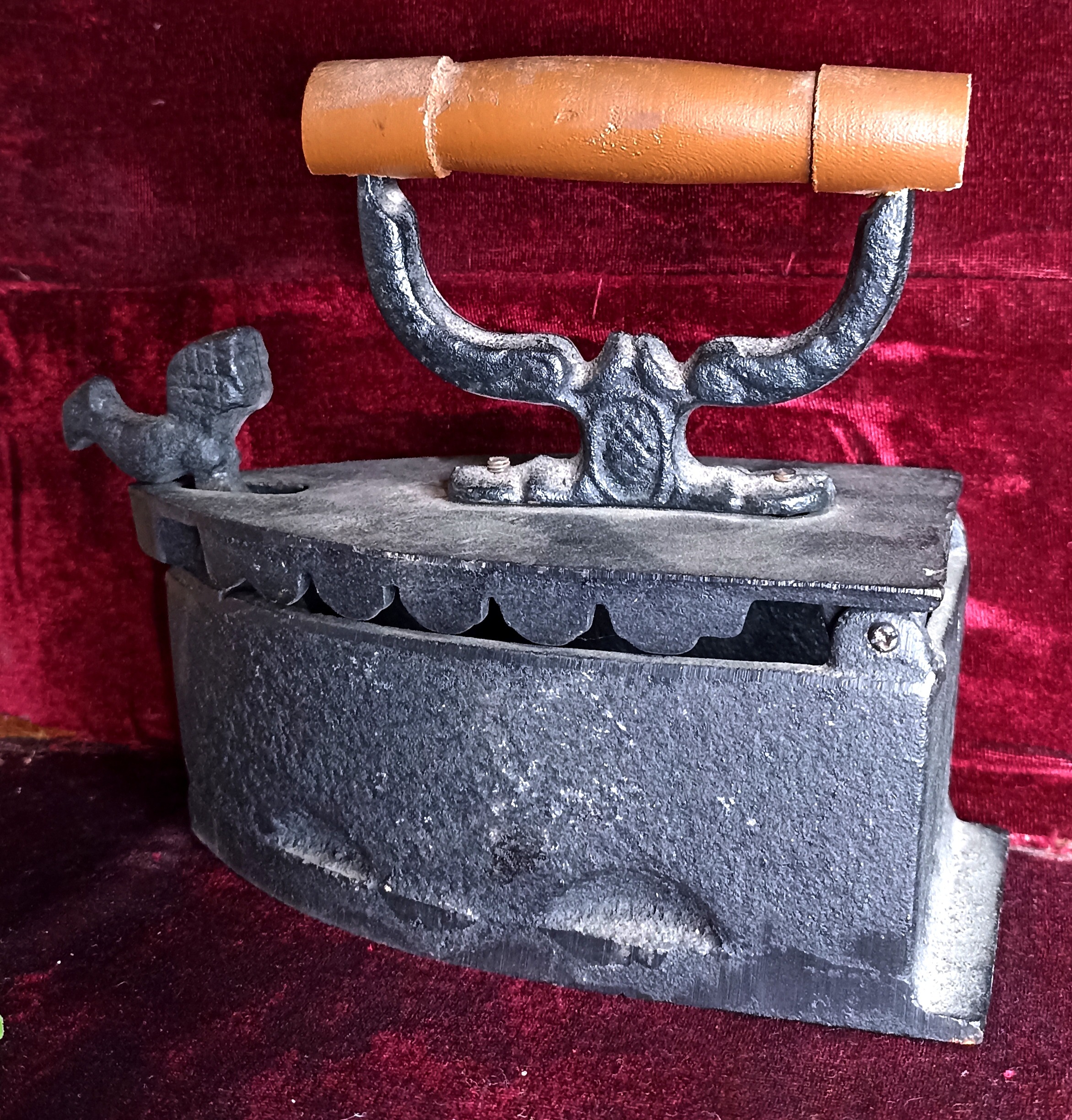 اتو زغالی قدیمی و بکر و محشر