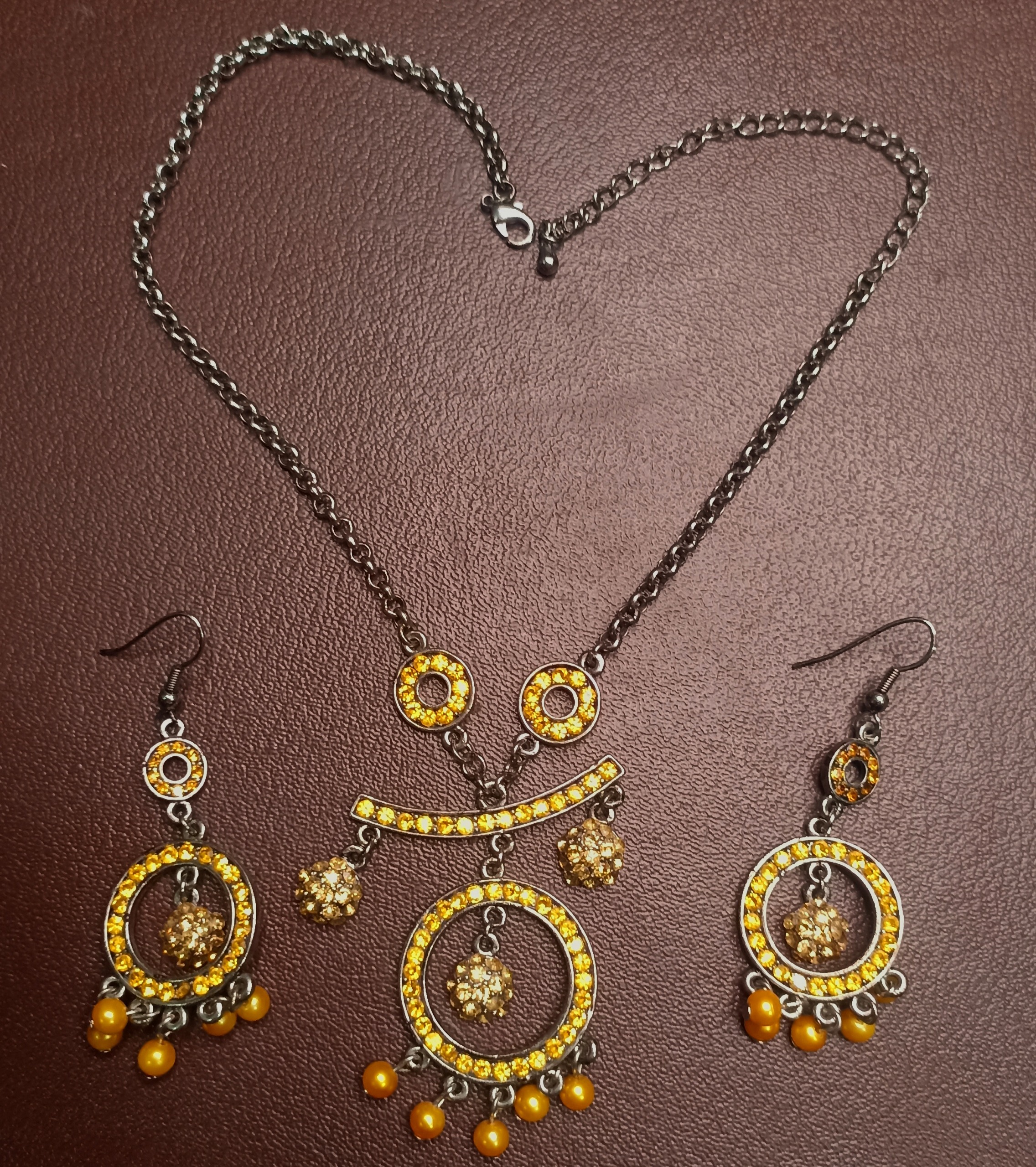 گردنبند اروپایی بهمراه گوشواره جذاب و کلکسیونی