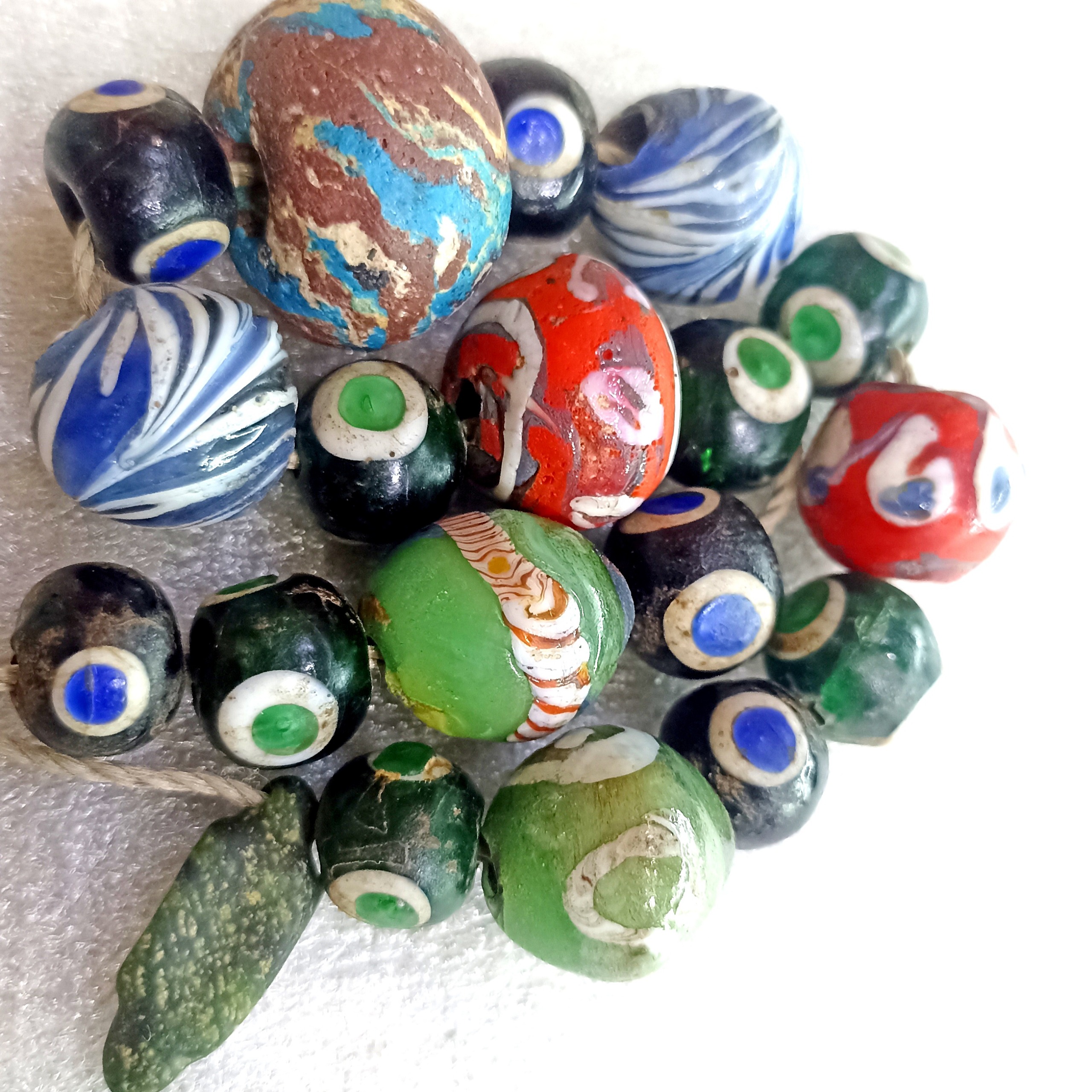 حراج فقط تا48ساعت نوزده عدد مهره کهنه و کلکسیونی