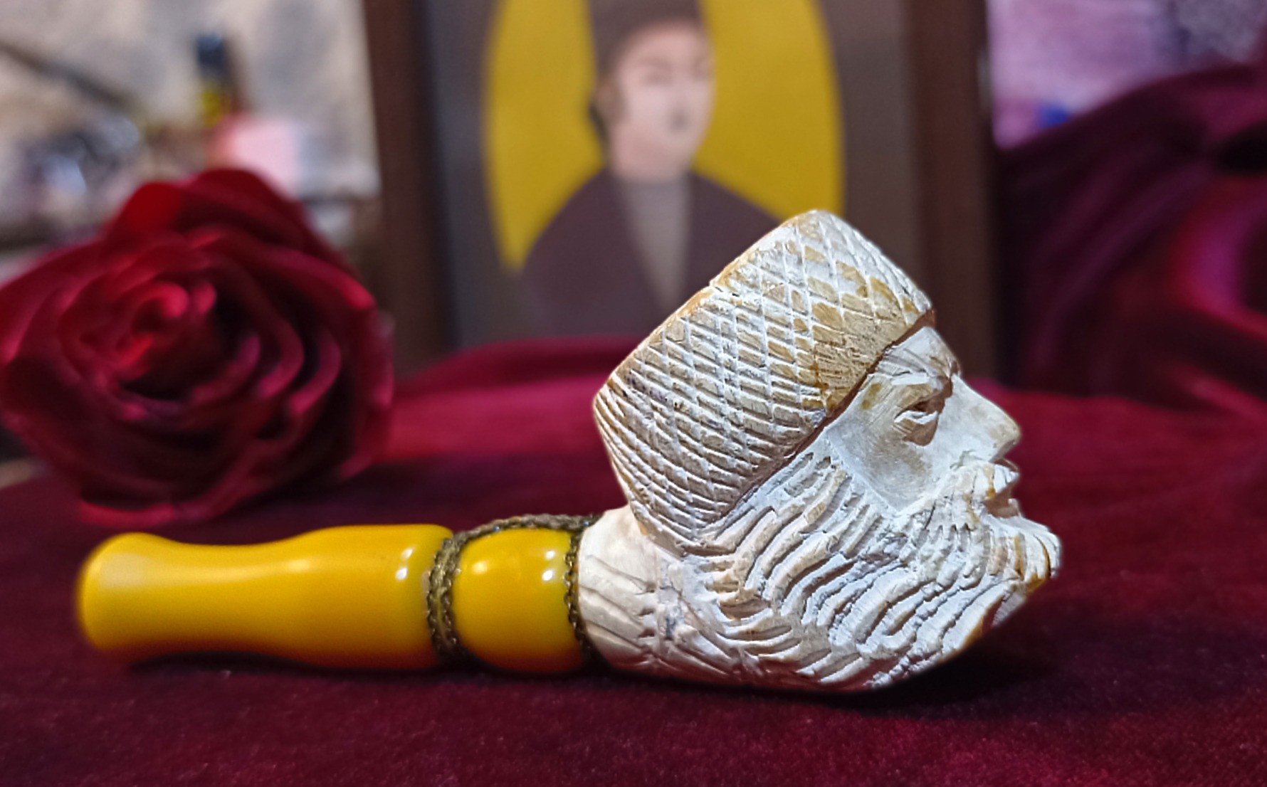 عاج فیل و دسته کهربا تراش دست هنرمندانه