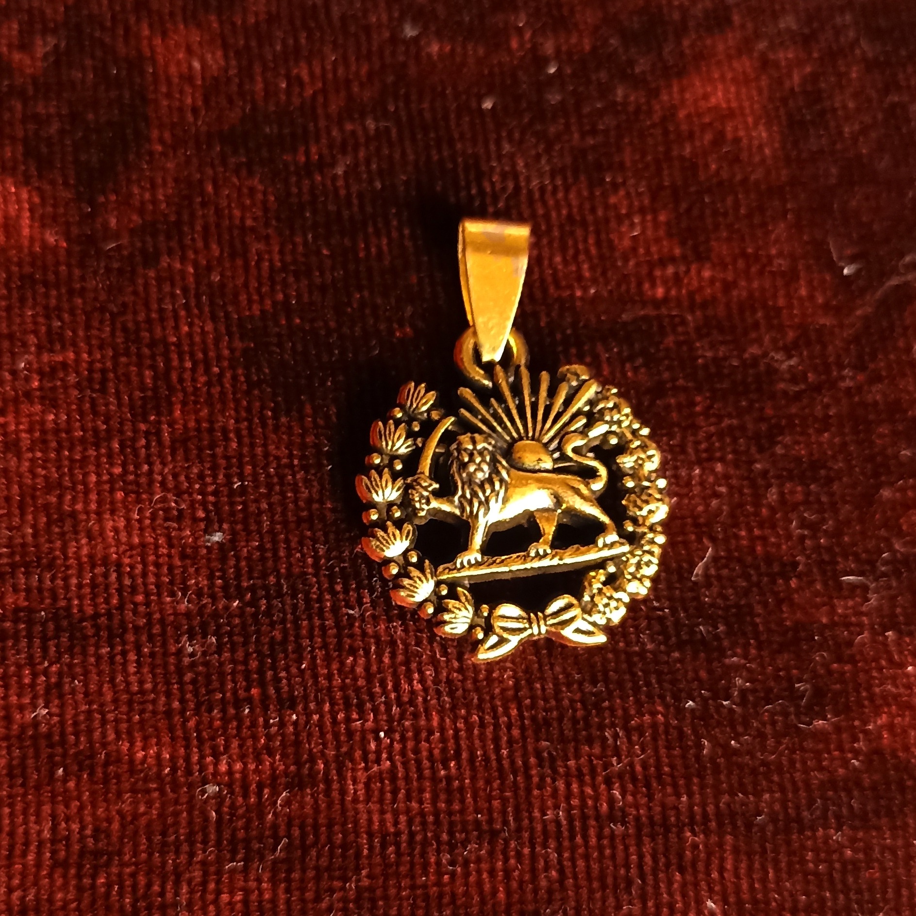 آویز برنز جذاب شیر و خورشید جذاب