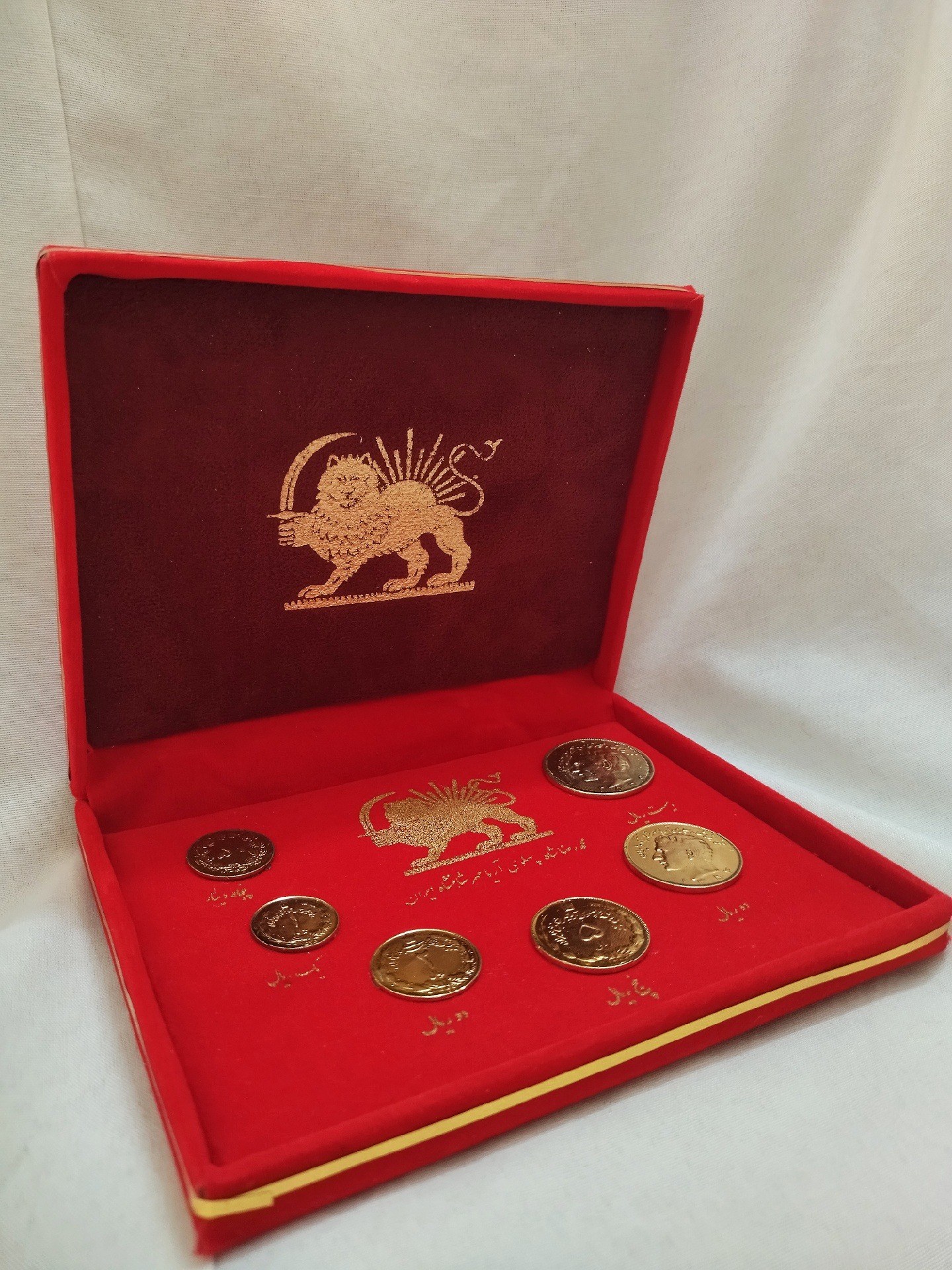 جعبه سکه کلکسیونی باسکه های اصل شاهی روکش طلا