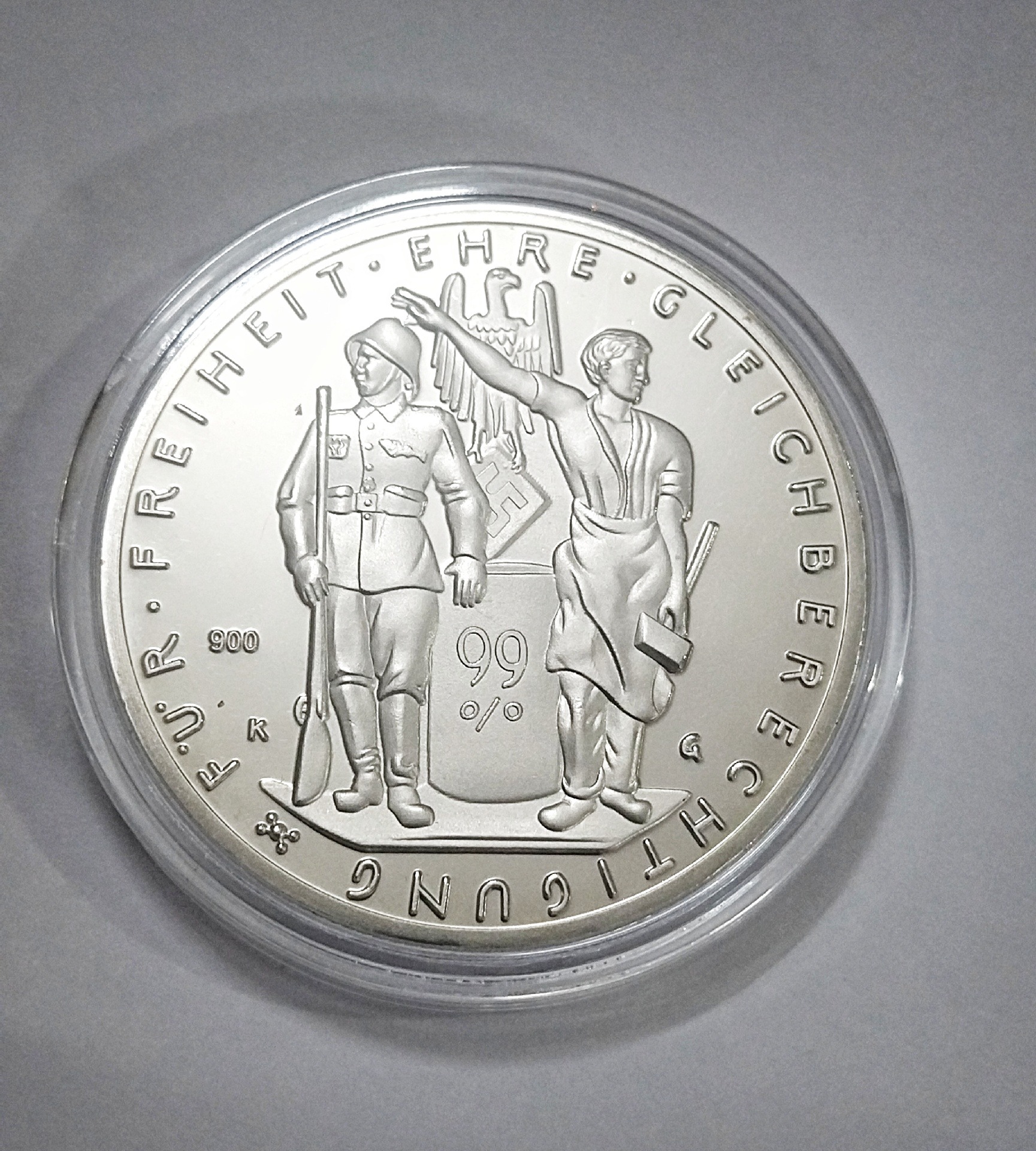 سکه پیشواهیتلرورایش روکش نقره باکپسول مخصوص