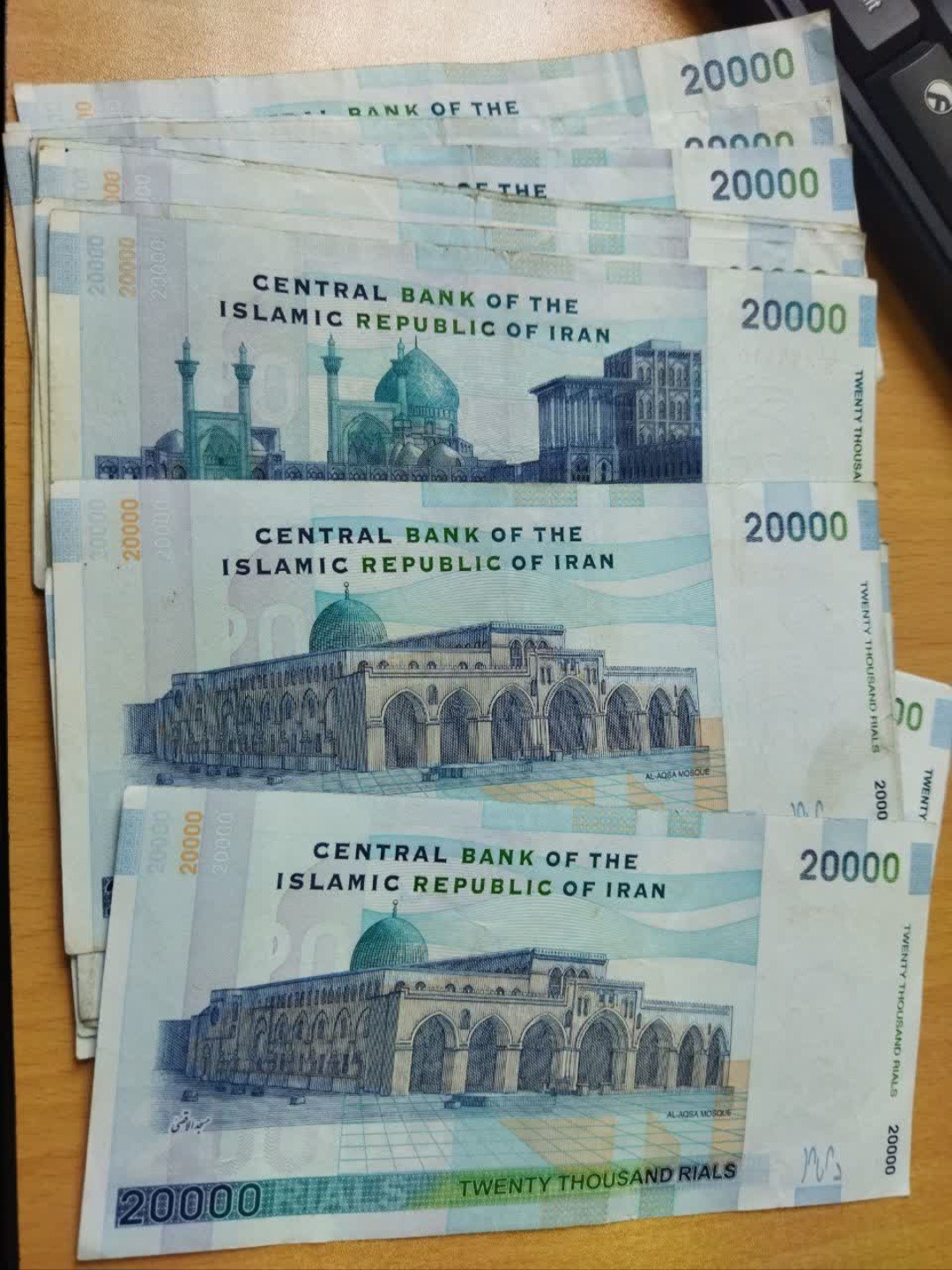 15 برگ دو هزار تومانی توضیحات دارد