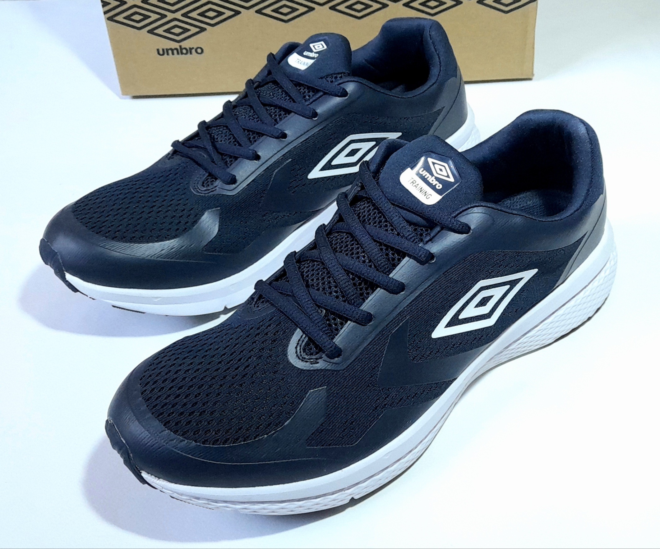 برند انگلیسی آمبرو بزرگ پا Umbro Risponsa