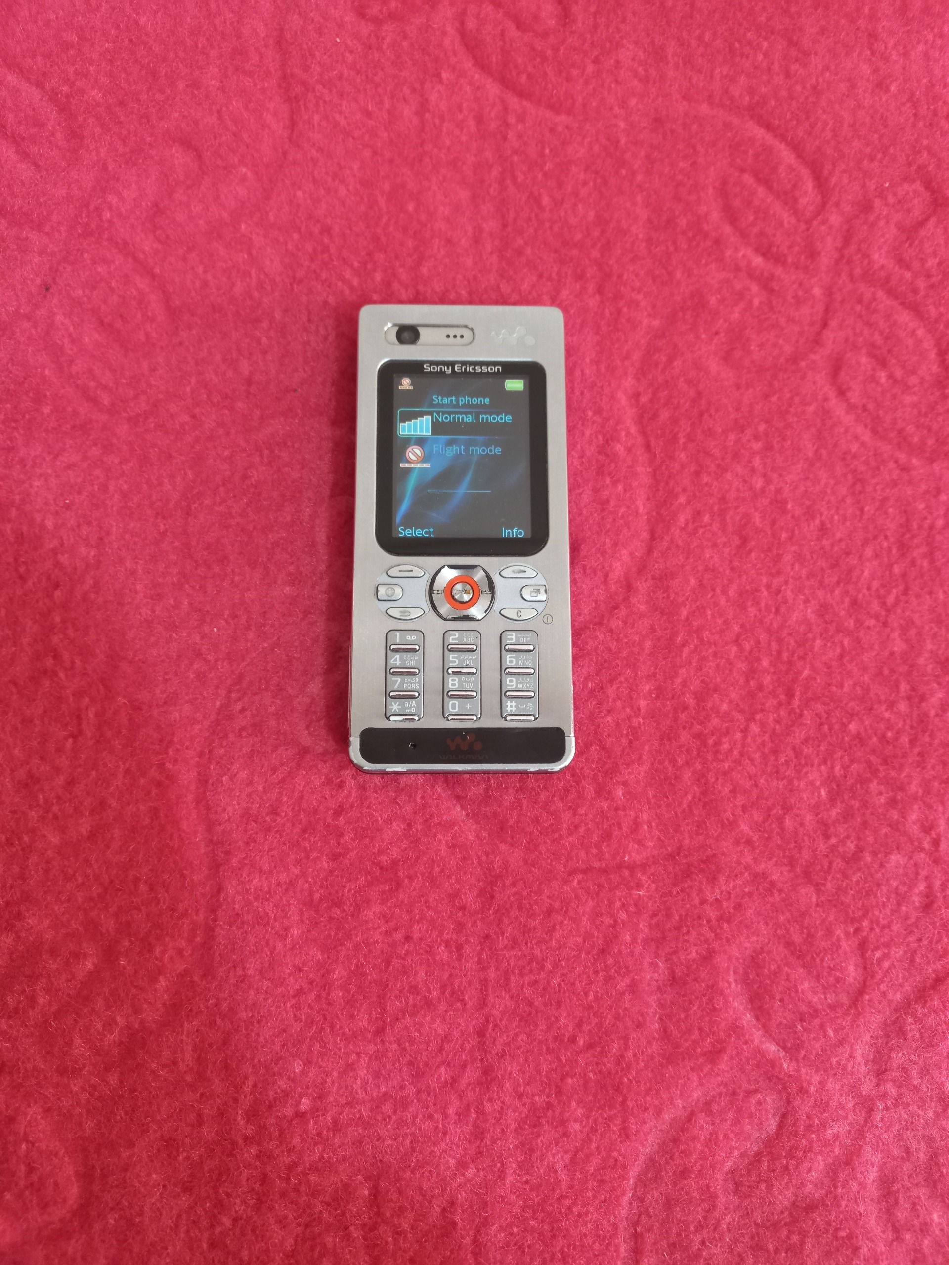 گوشی سونی اریکسون مدل w880