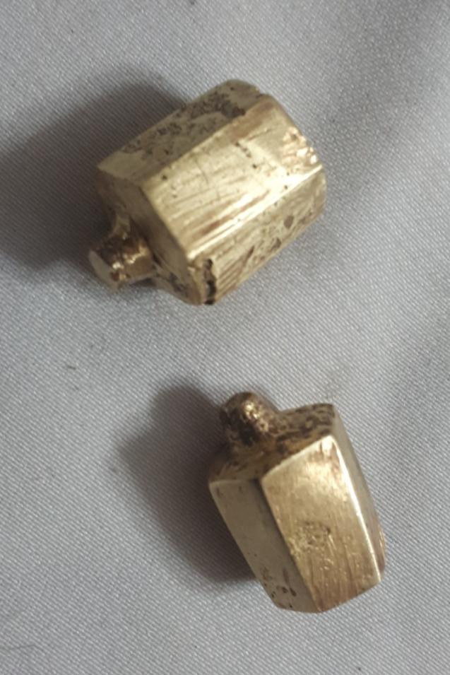 2عدد وزنه 3 و 4 مثقالی برنجی