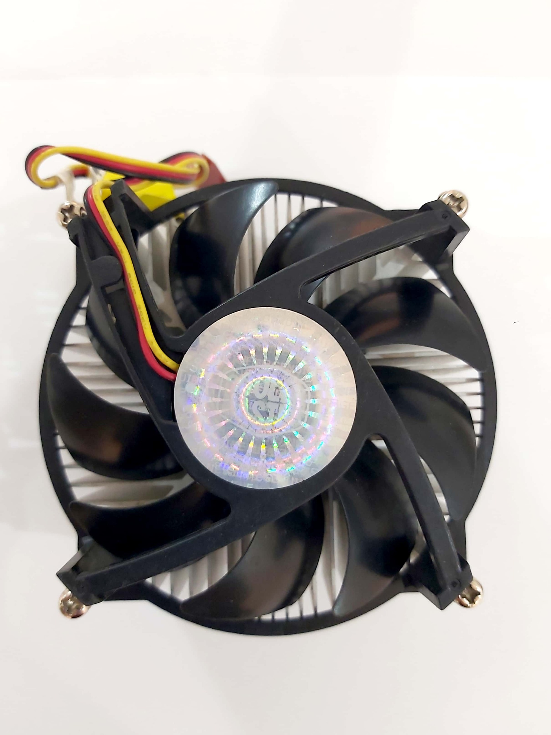 یک عدد هیت سینک فن دار cpu