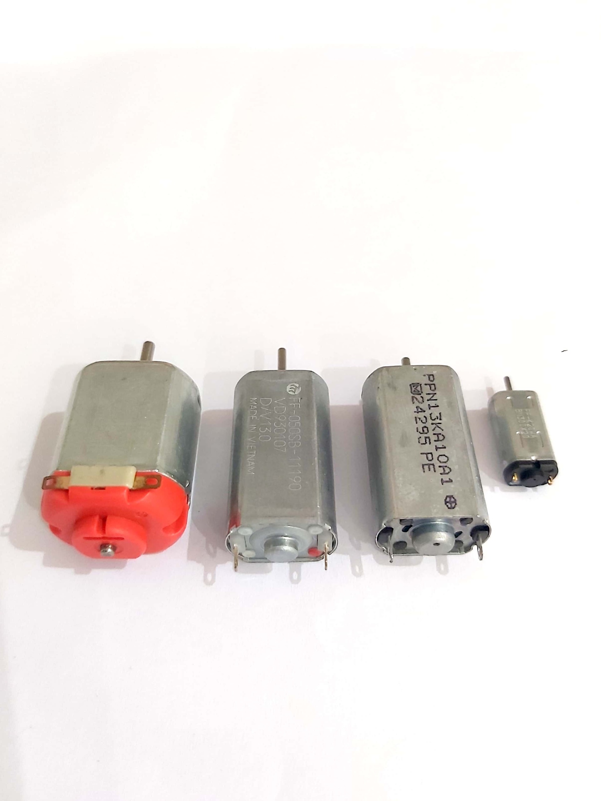 4 عدد موتور DC مطابق عکس