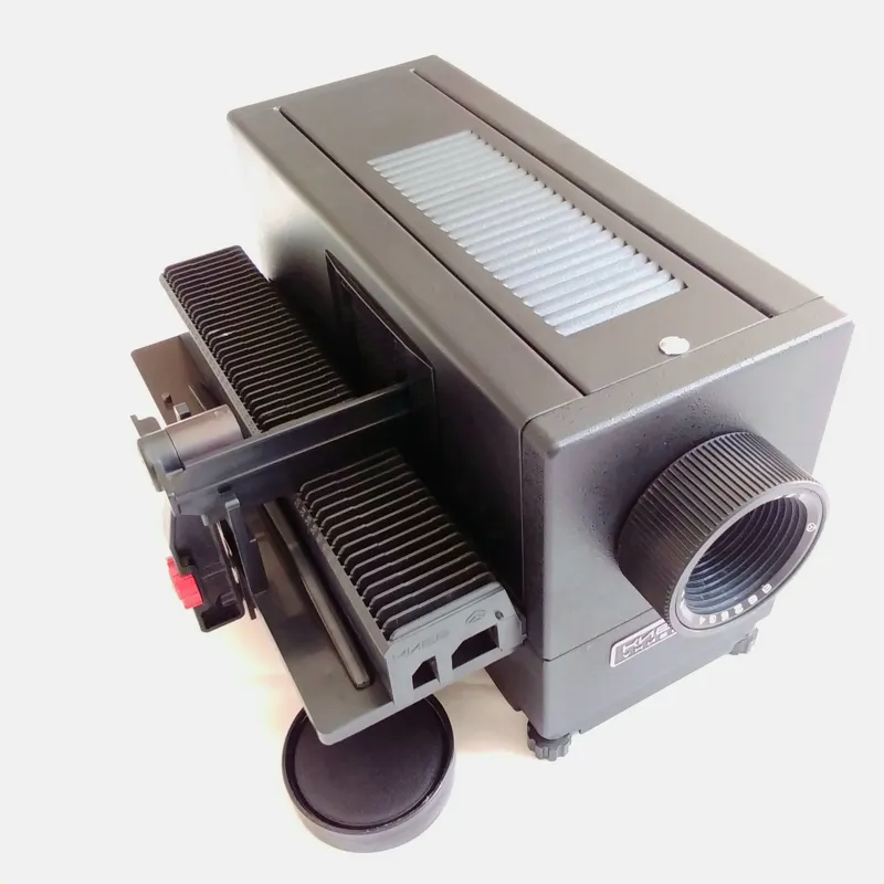 پروژکتور اسلاید 6×6 و 35 یونیورسال KIEV 66
