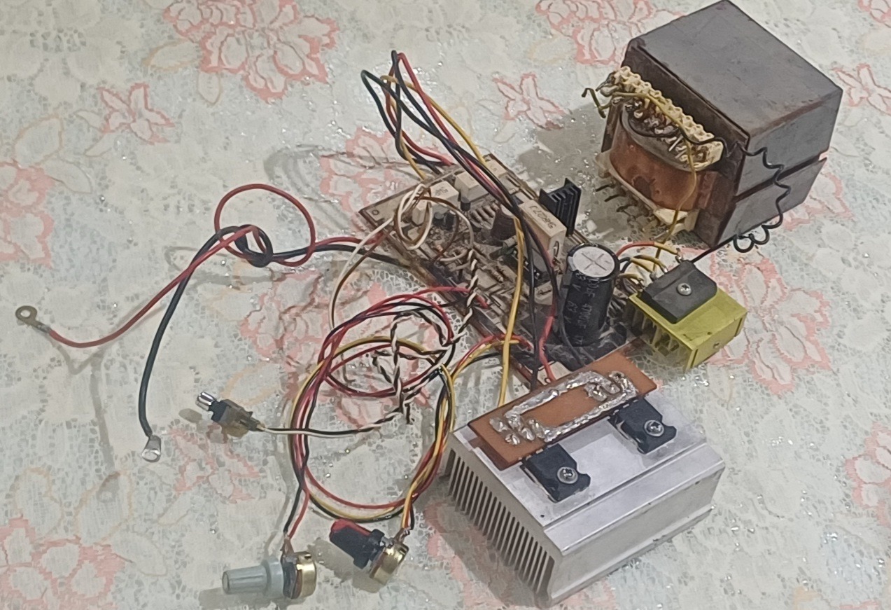 منبع تغذیه متغییر 50 ولت 5 آمپر