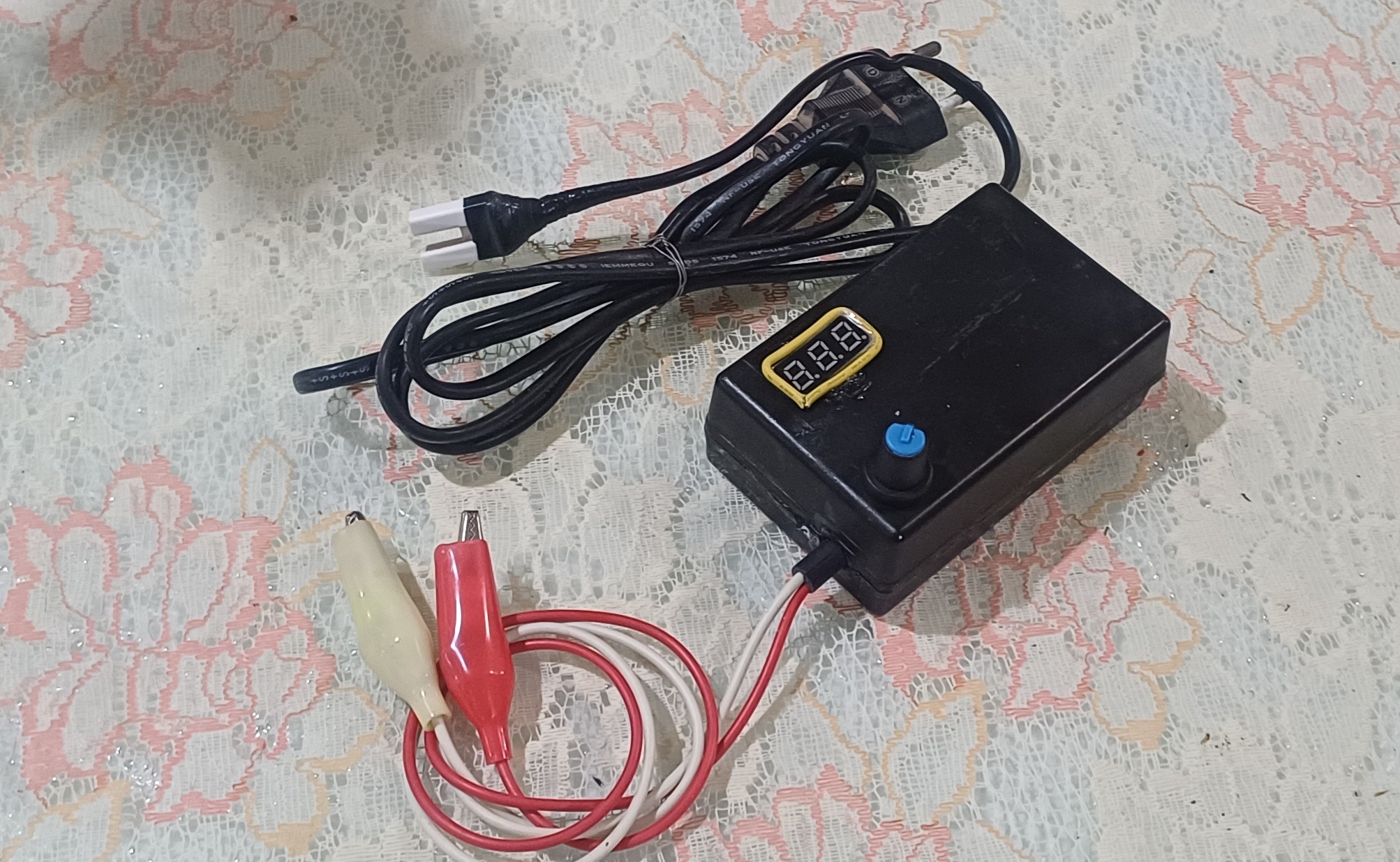 منبع تغذیه متغیر