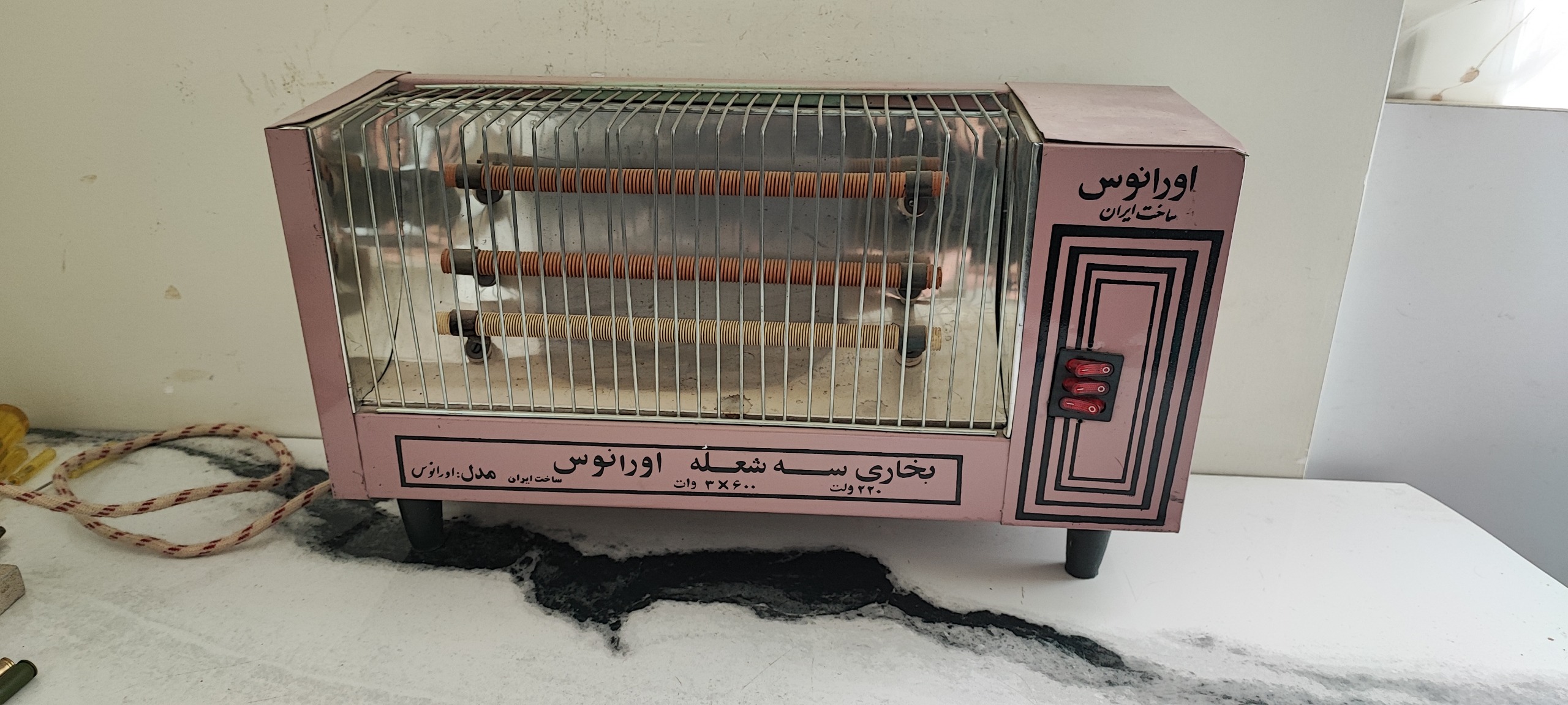 بخاری برقی قدیمی سه شعله اورانوس