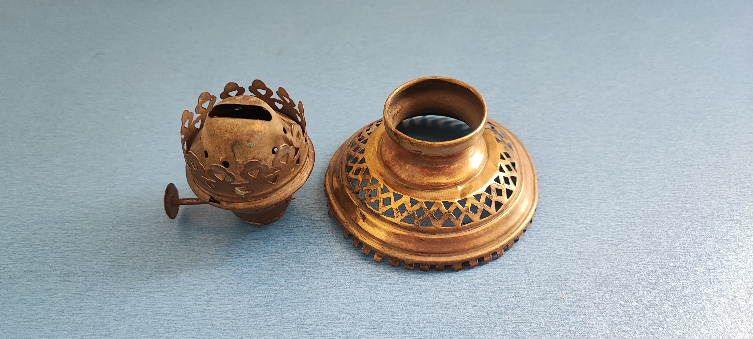نگه دارنده چراغ حباب و ماشین فتیله کش برنجی