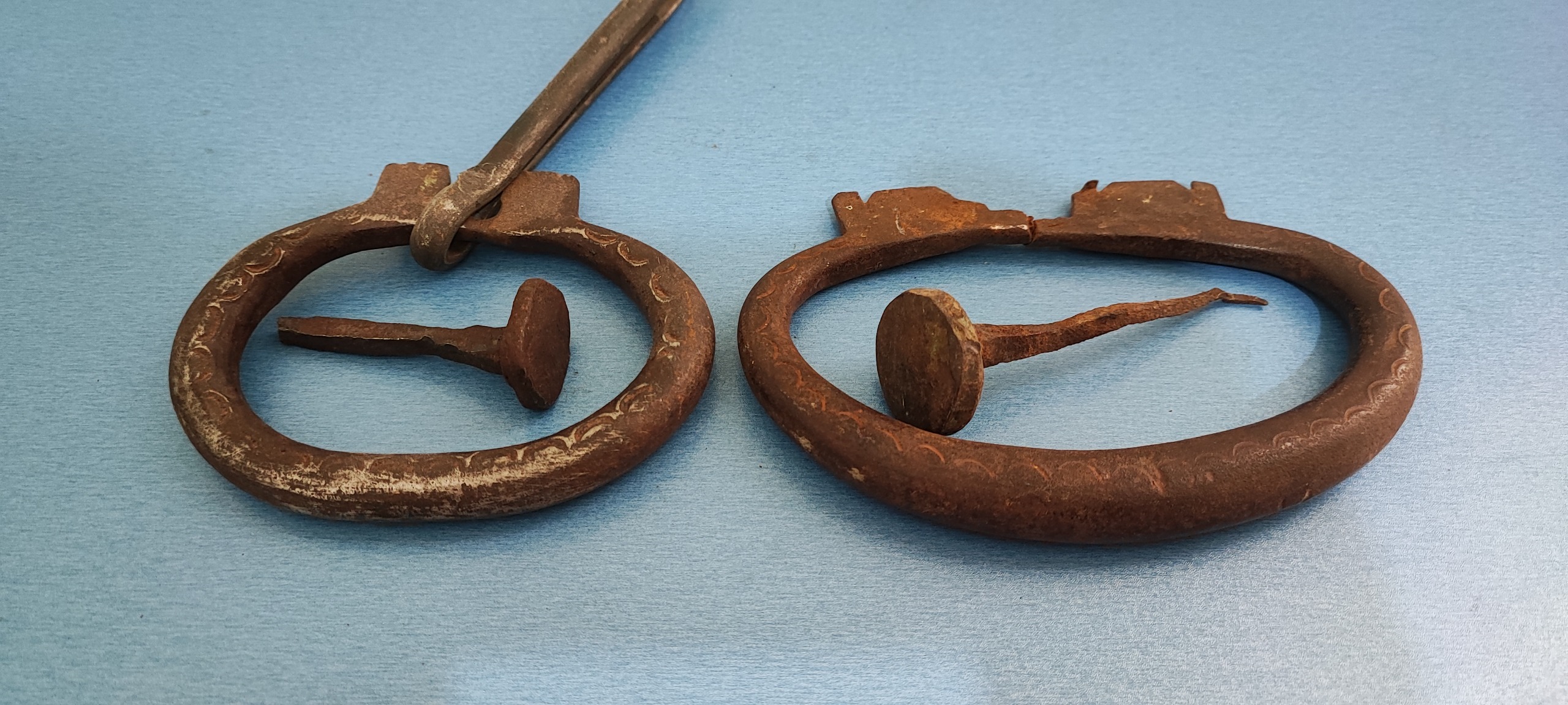 دو عدد درکوب فولادی زنانه و مردانه قاجاری