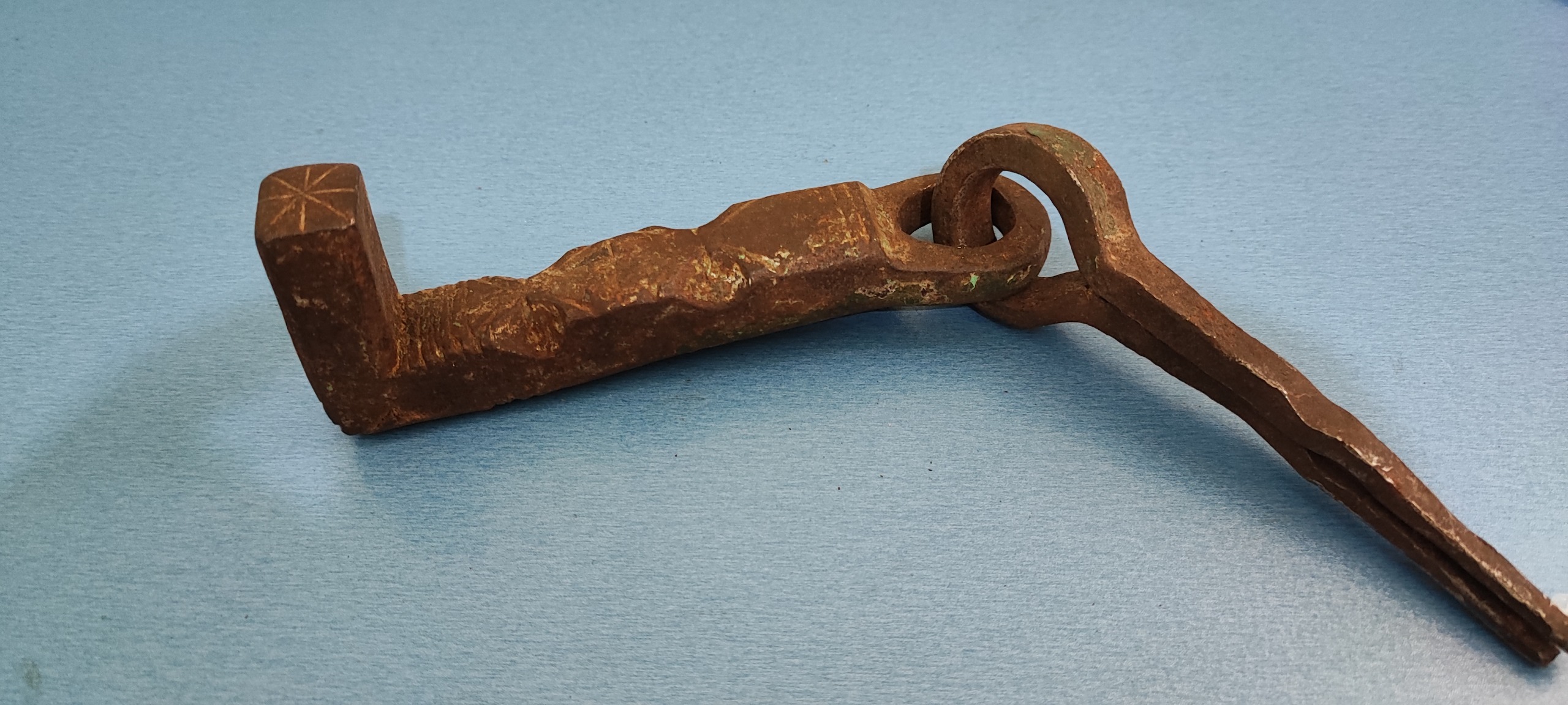 درکوب فولادی ضخیم و جوندار قاجاری