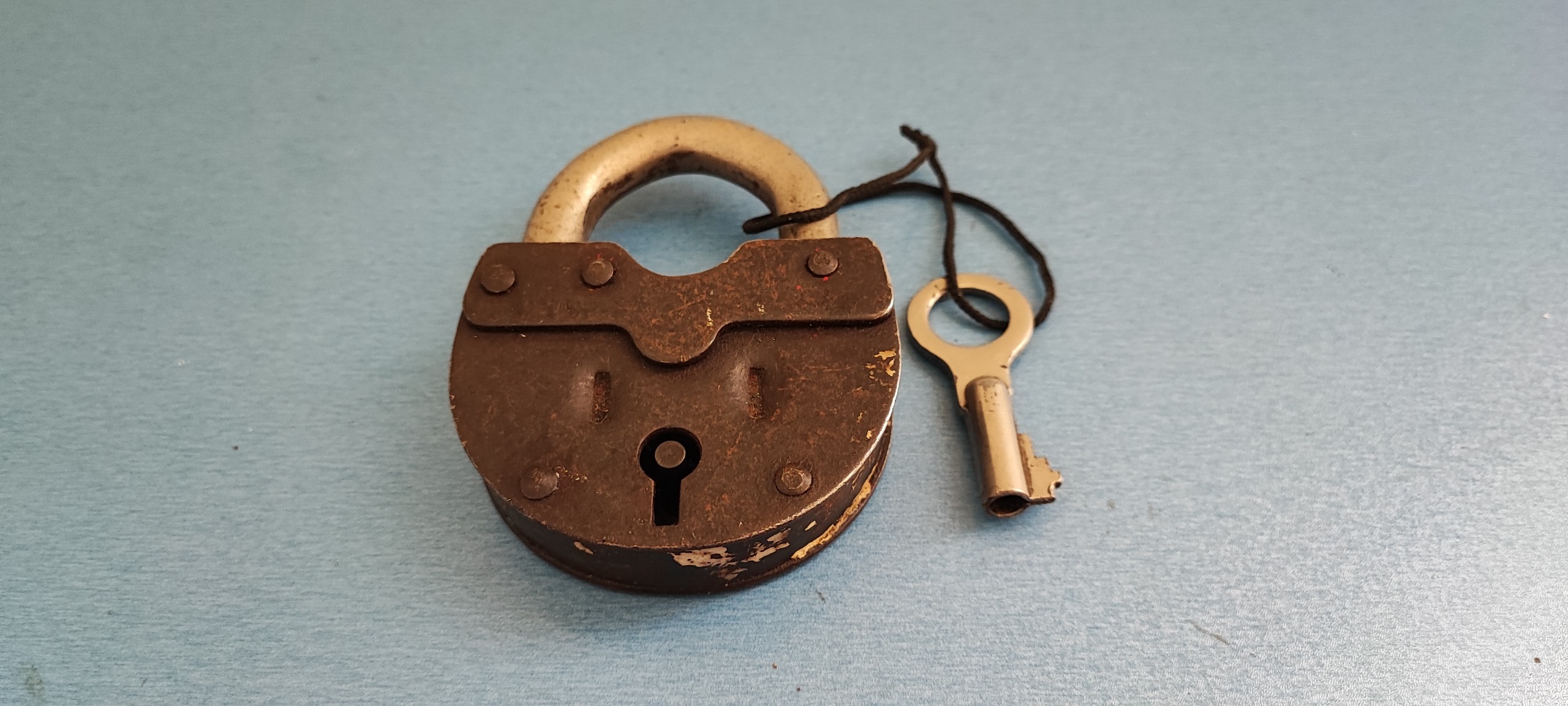 قفل فولادی و آنتیک روسی