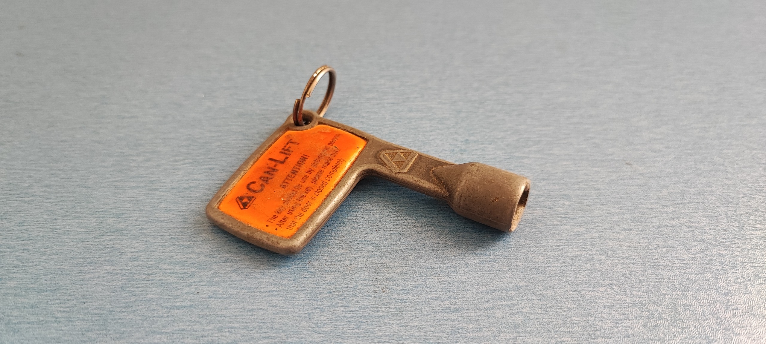 کلید سه گوش درب آسانسور