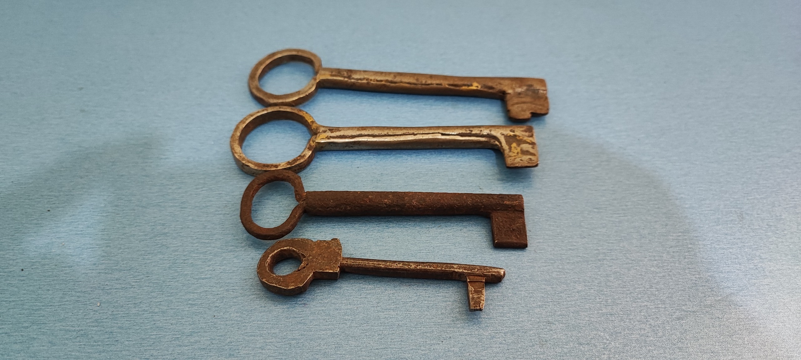 4 عدد کلید فولادی و دستساز قاجاری
