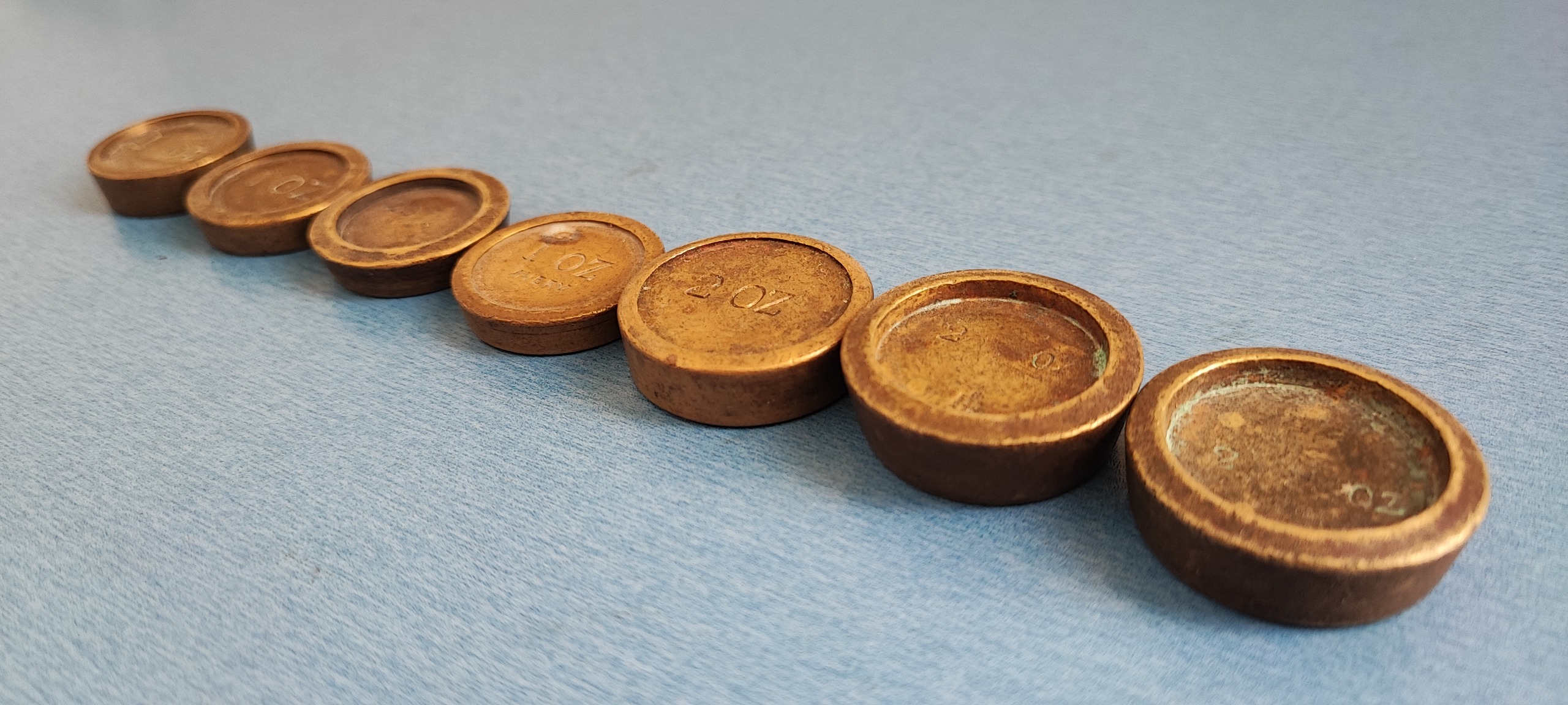 7 عدد وزنه برنجی آنتیک و زیبای ساخت انگلستان