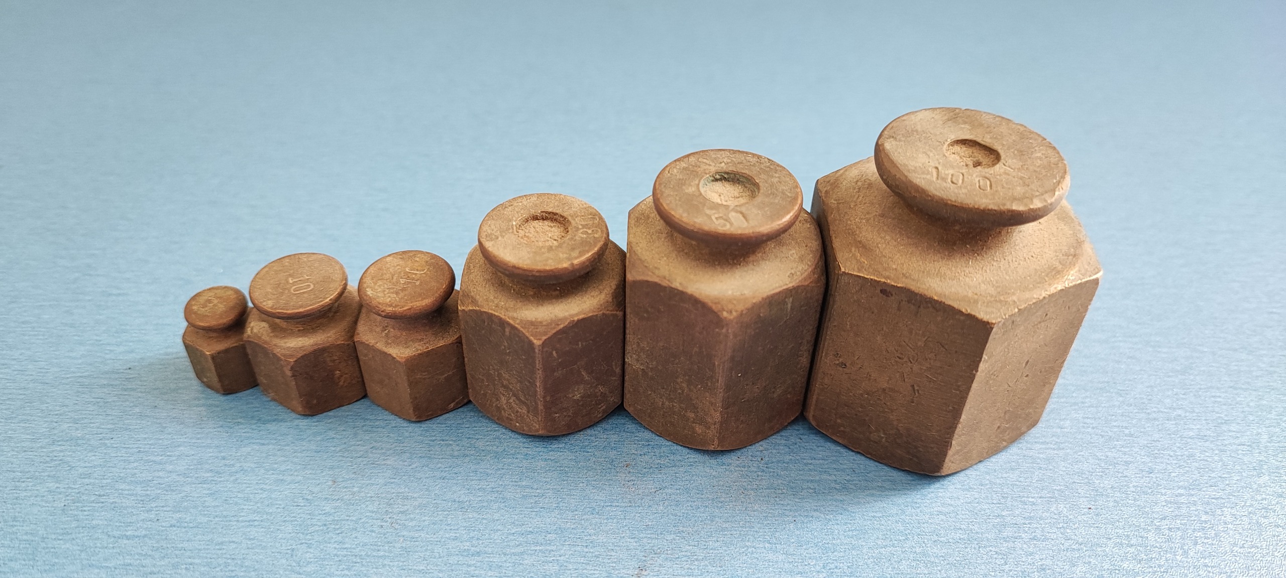 6 عدد وزنه برنجی آنتیک و زیبای اروپایی