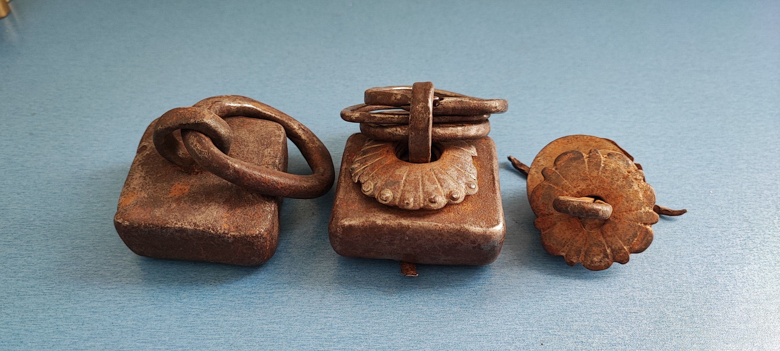 سه عدد وزنه فولادی قاجاری