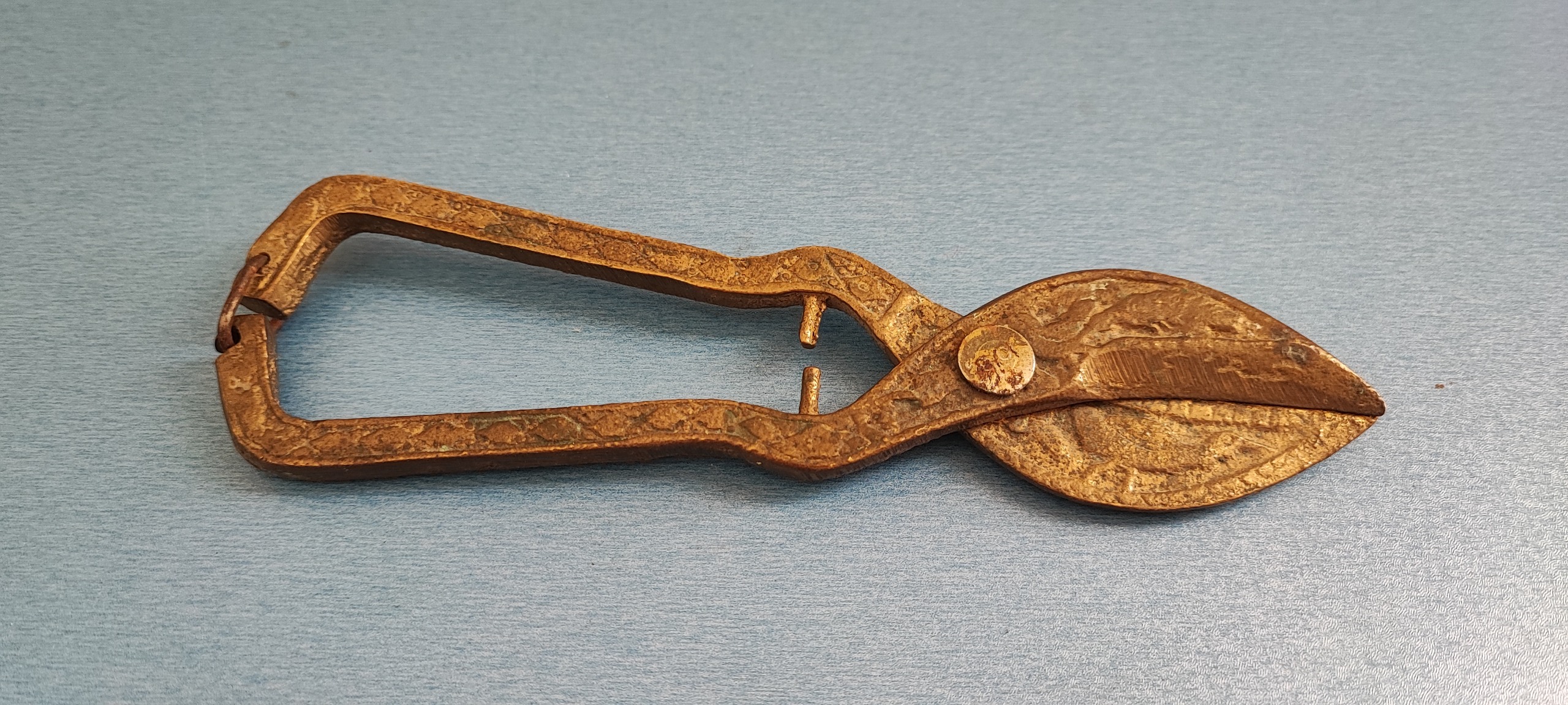 قیچی قندشکن برنجی قدیمی