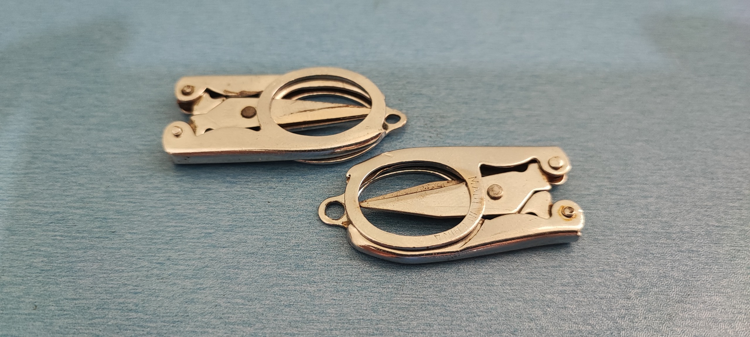 دو عدد قیچی تاشو کوچک سفری