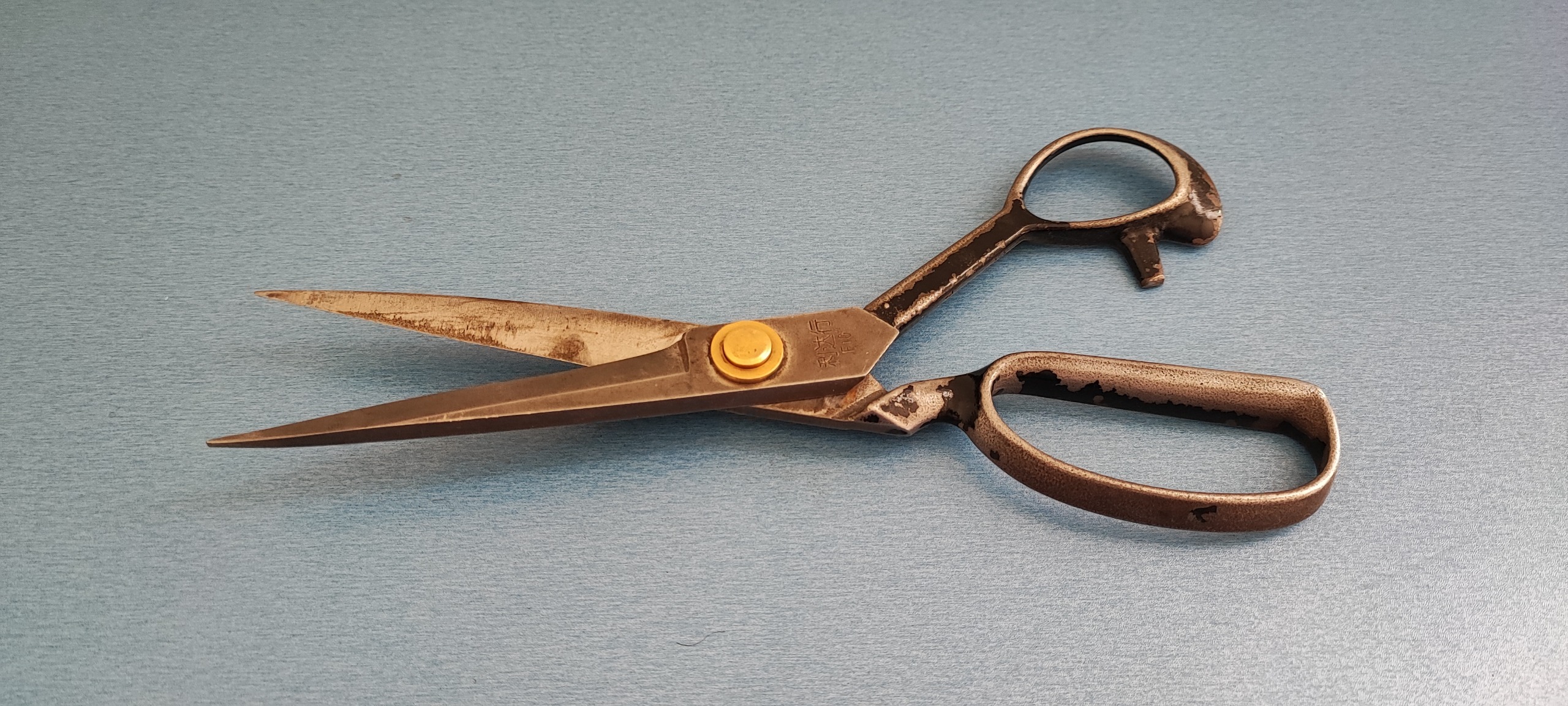 قیچی خیاطی قدیمی