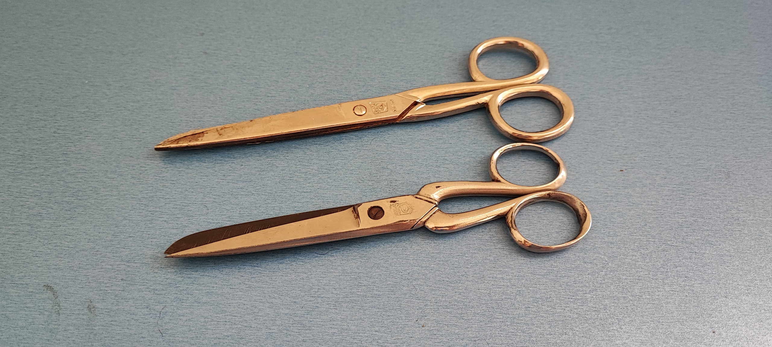 دو عدد قیچی قدیمی ساخت ایتالیا و آلمان