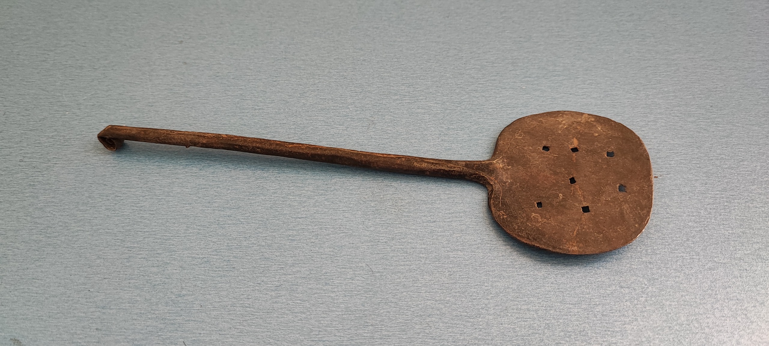 کفگیر فولادی و دستساز قاجاری