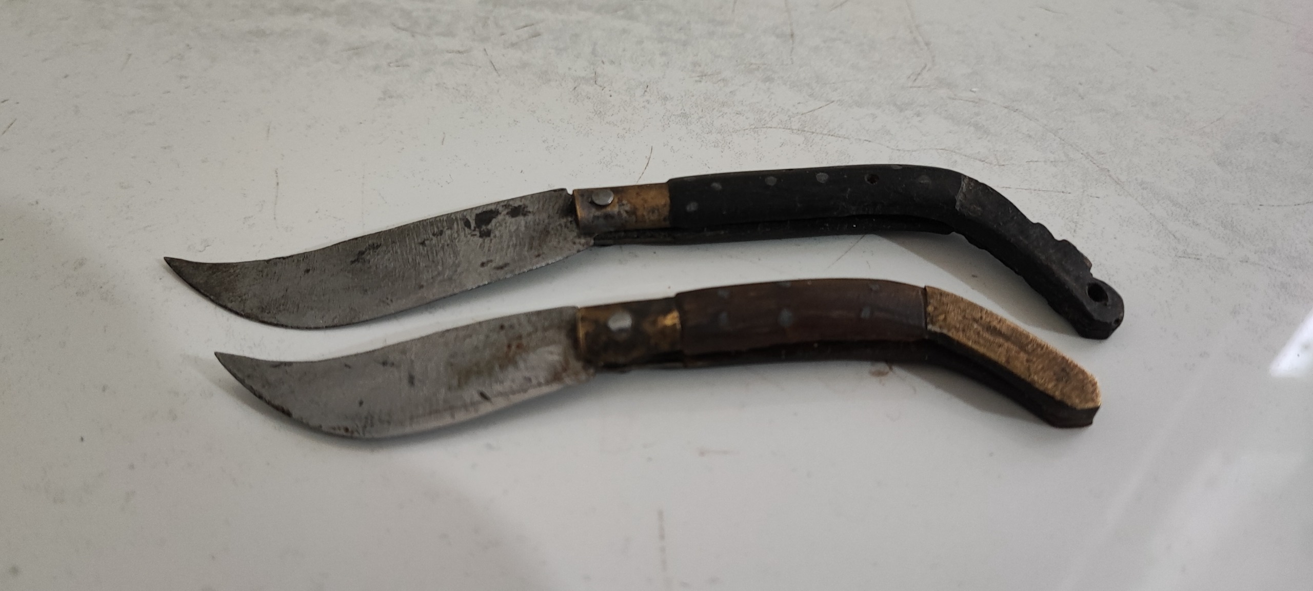 دو عدد چاقوی دستساز بسیار قدیمی (142)