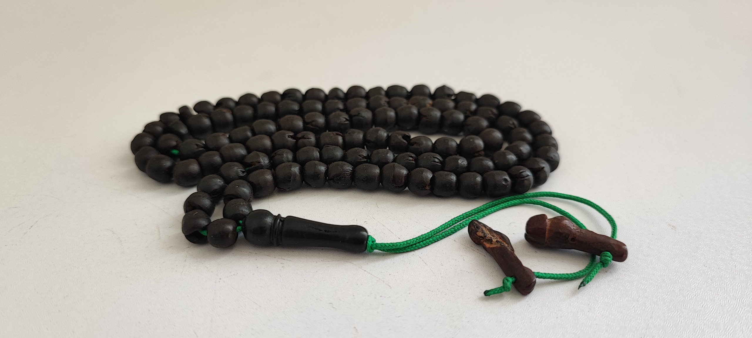 تسبیح ساخته شده از هسته خرما