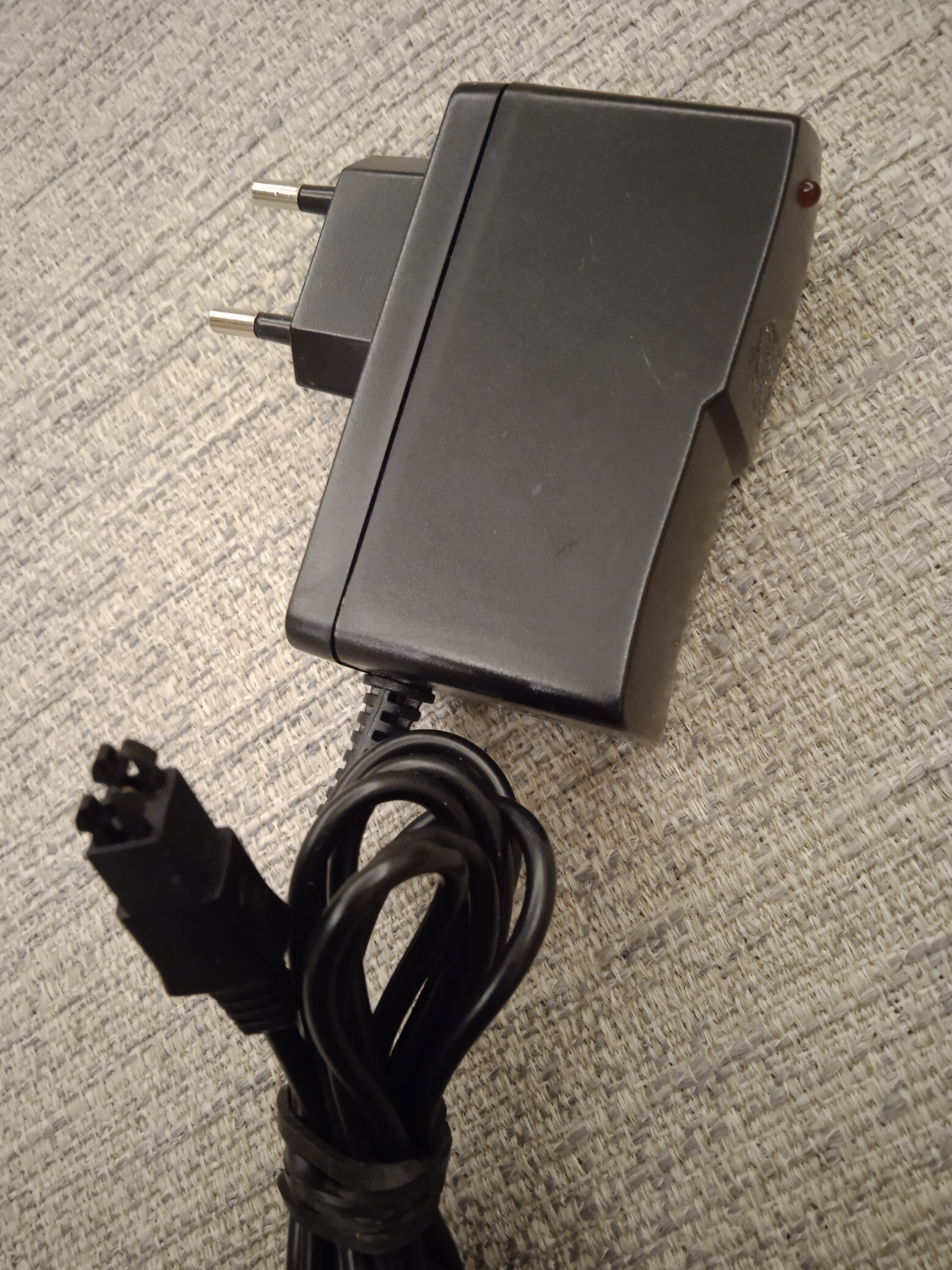 شارژر اریکسون 10 وات 700 میلی آمپر