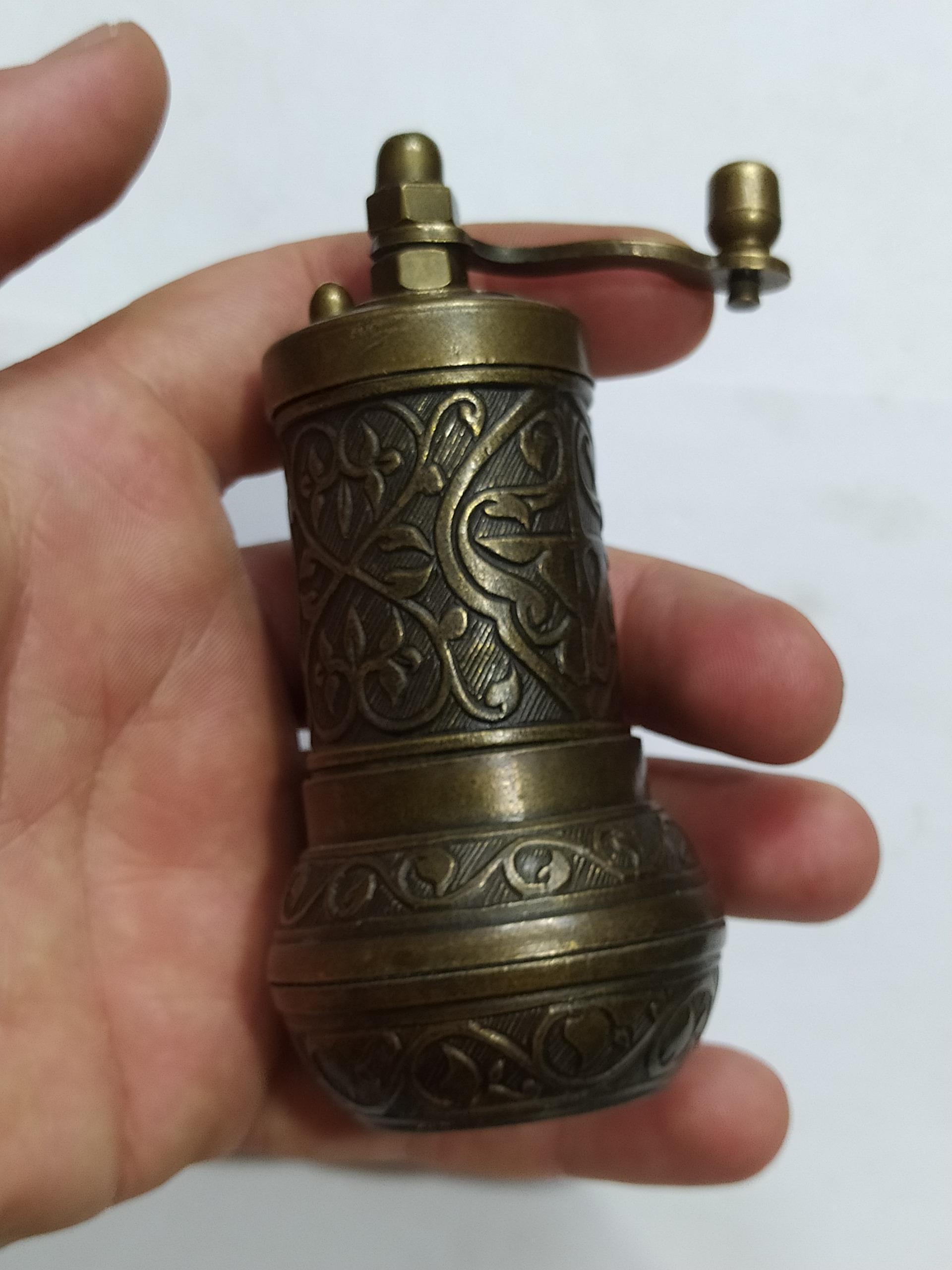 قهوه ساب یا آسیاب دستی قهوه