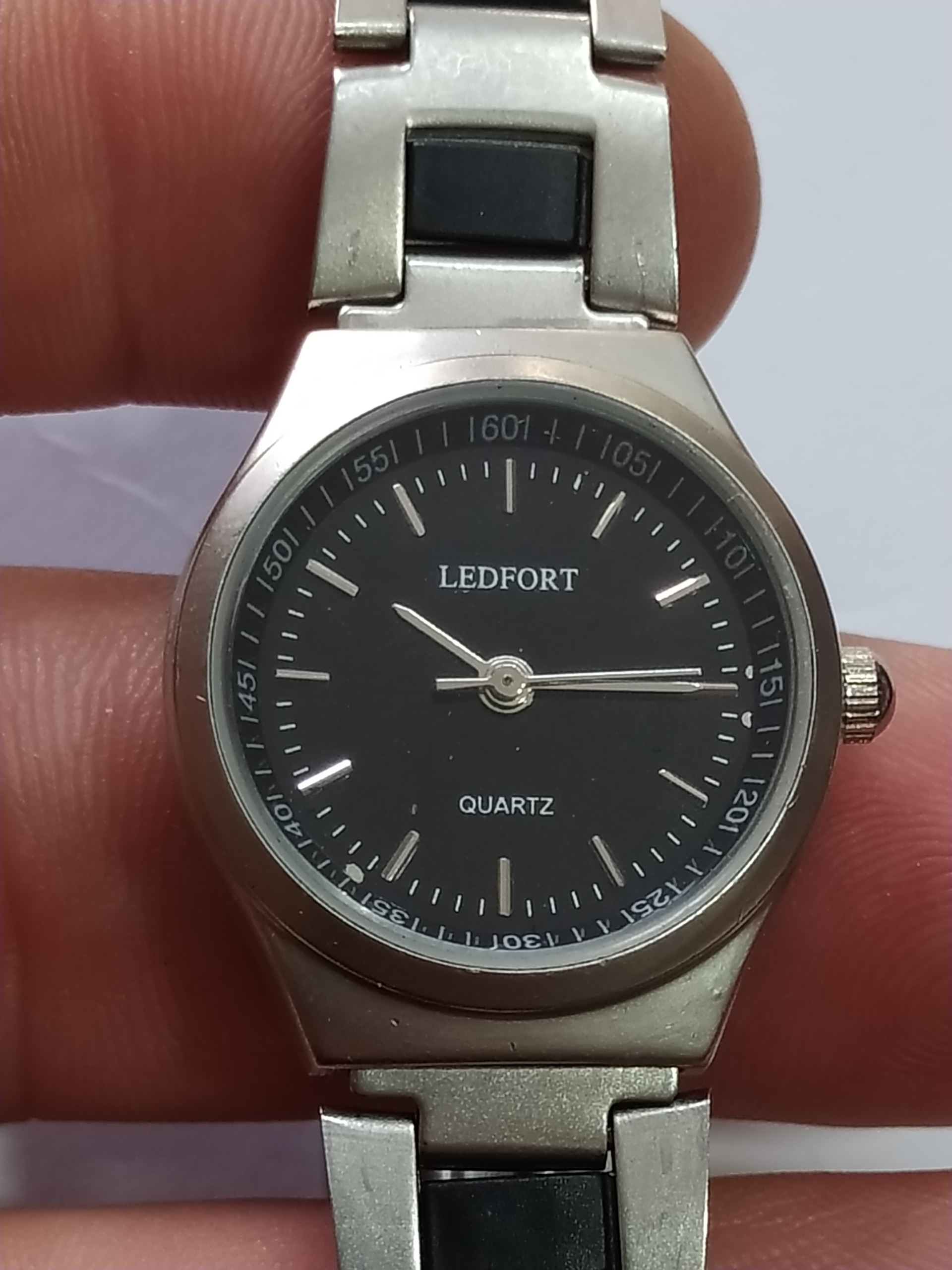 ساعت مچی زنانه ledfort اهدایی شرکت زامیاد