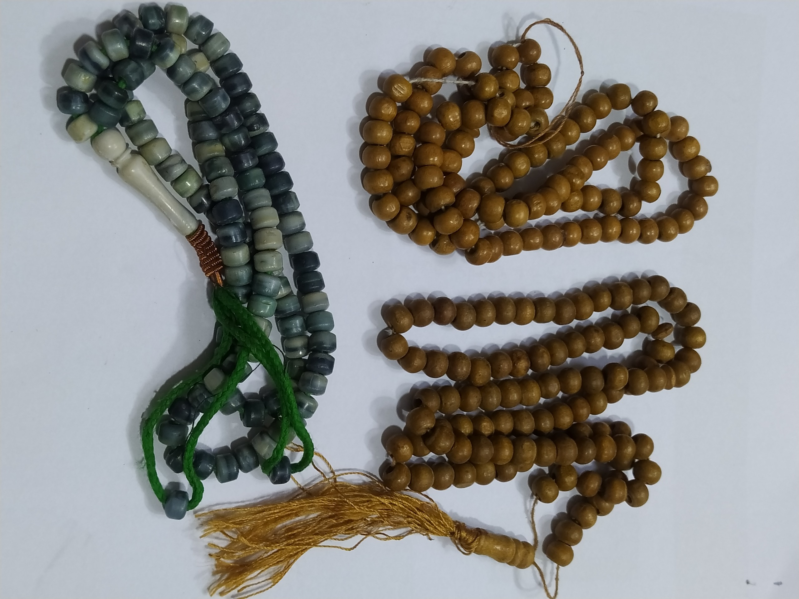 سه عدد تسبیح