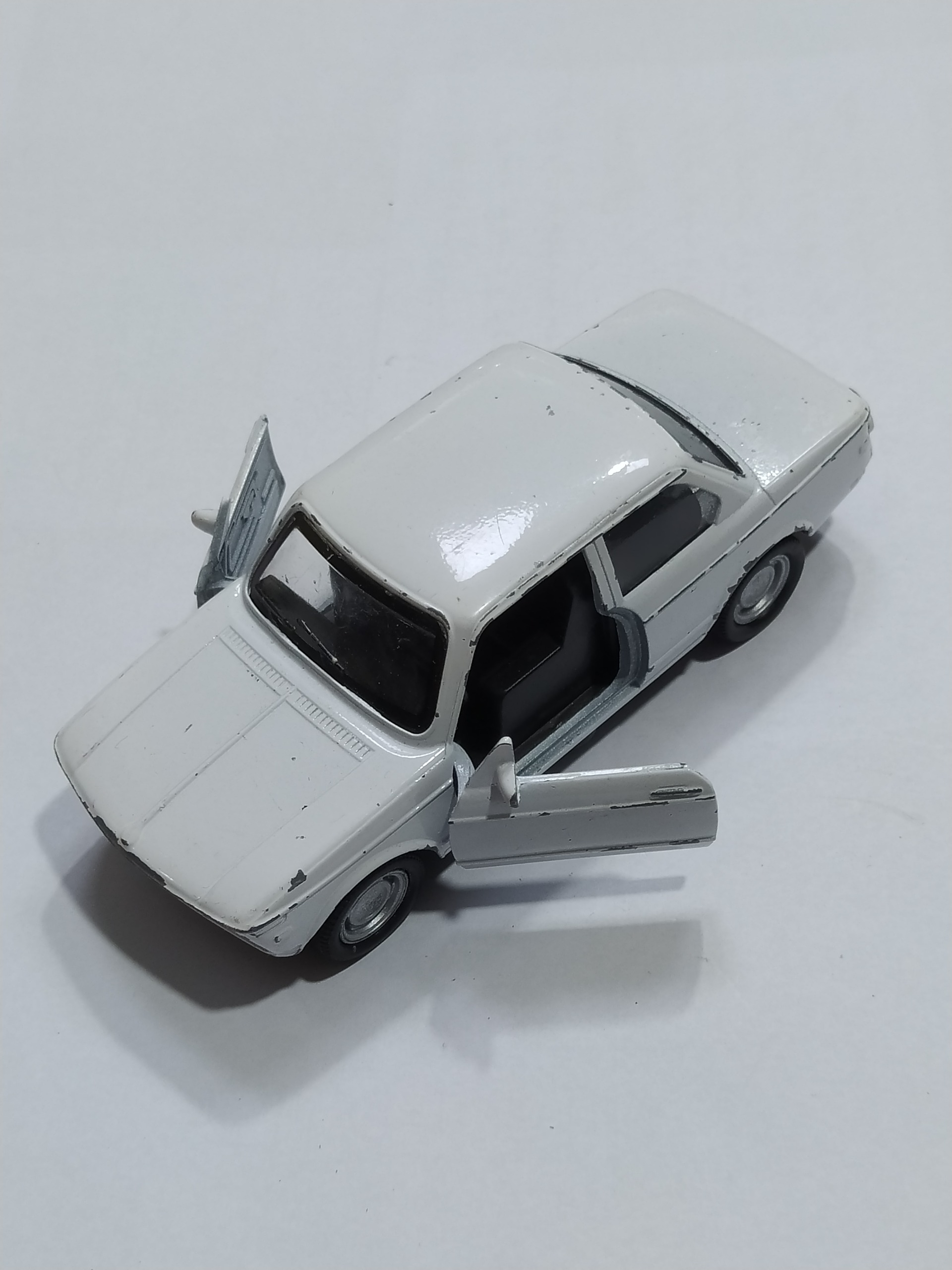 ماکت ماشین فلزی کارکرده