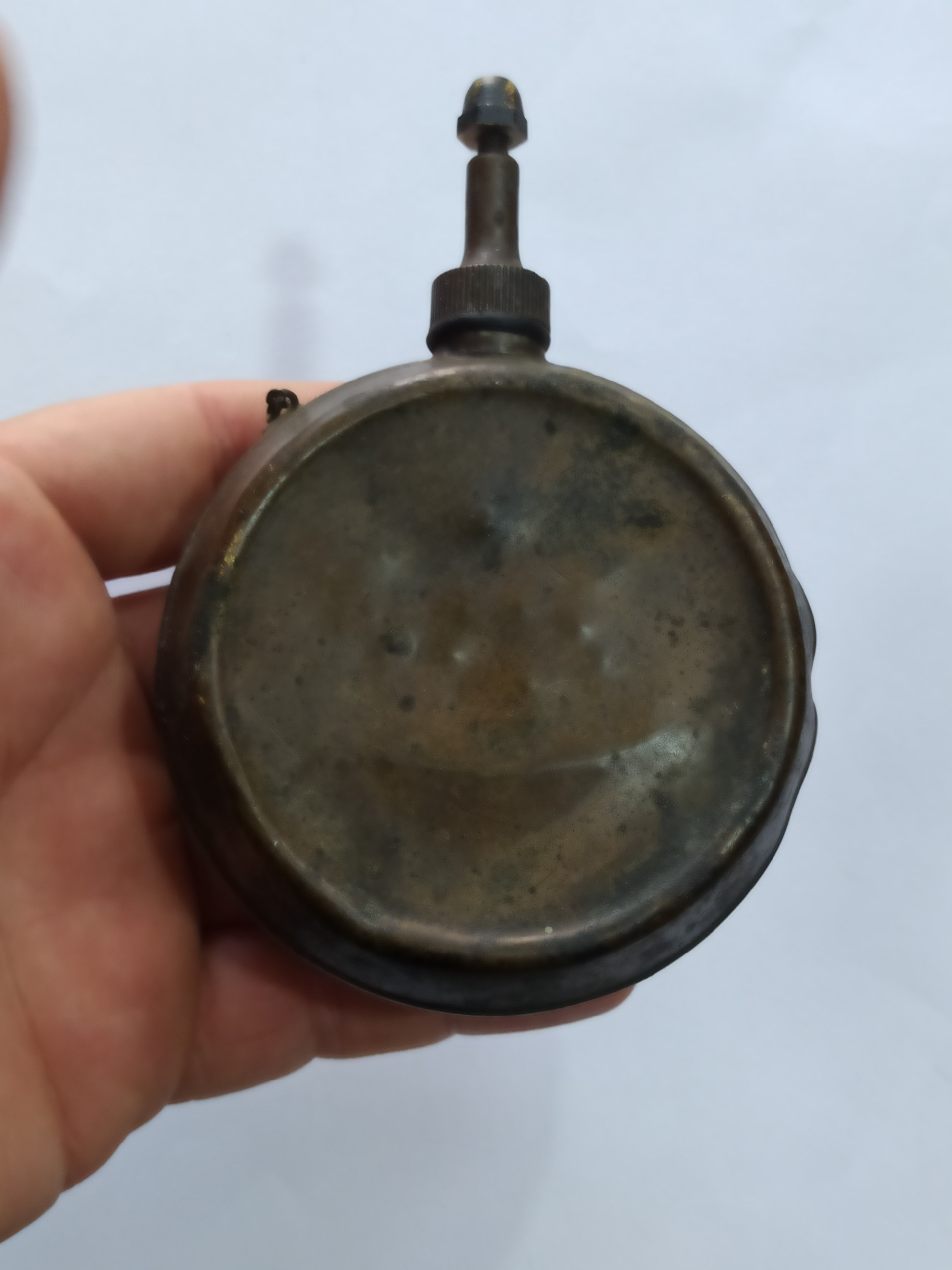 روغندان برنجی قدیمی اسلحه دوره جنگ جهانی دوم کمیاب