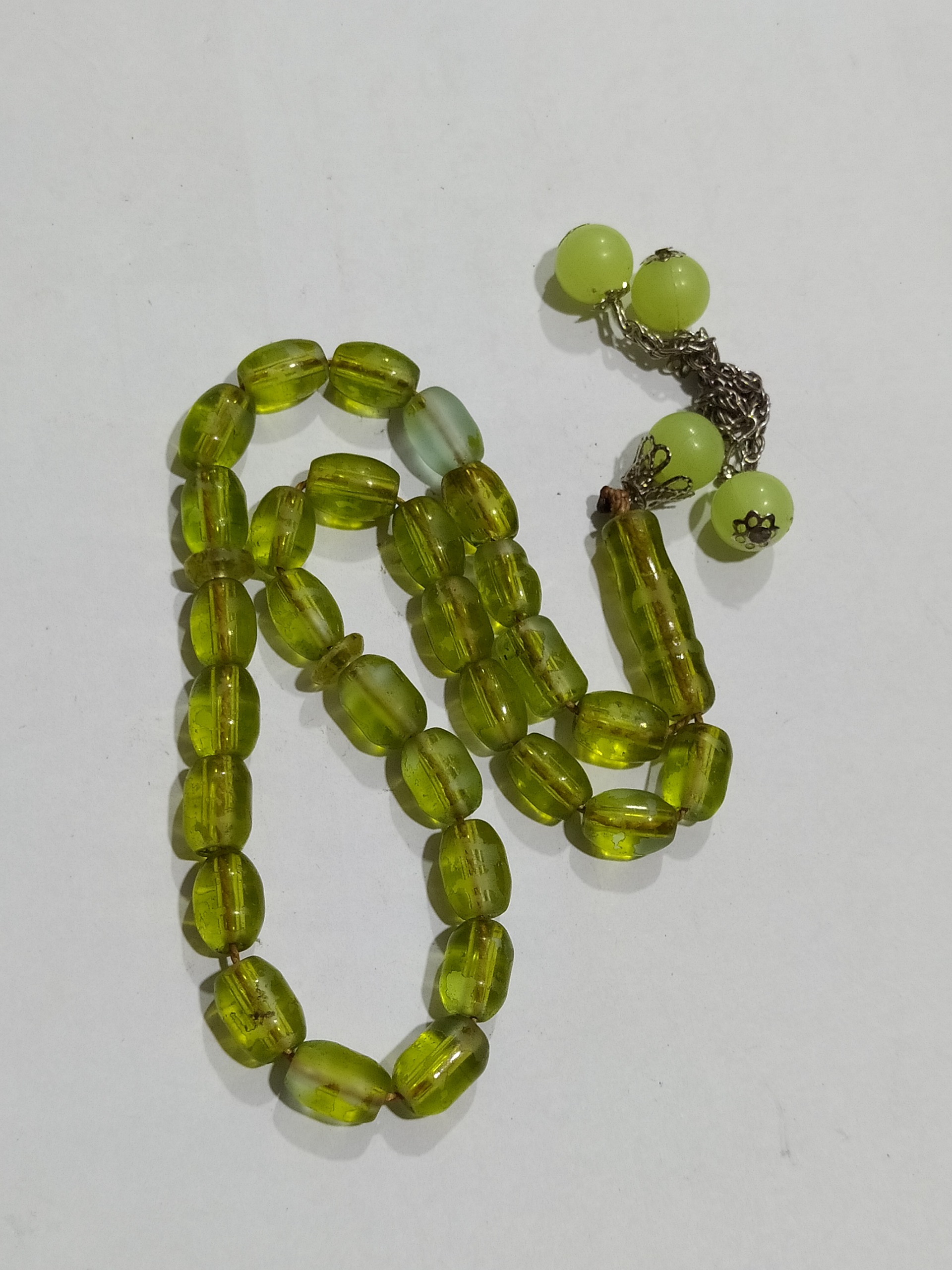 تسبیح شیشه ای یا سنگ مصنوعی